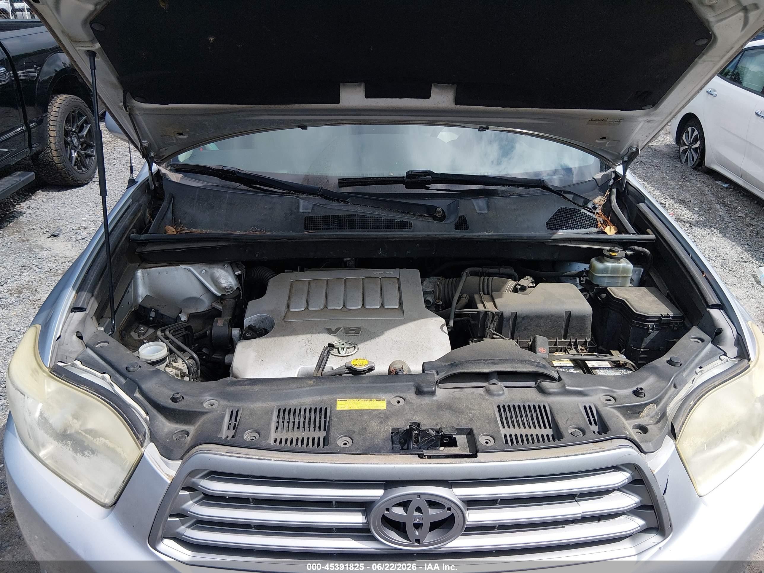 2008 Toyota Highlander   Silver vin: JTEDS41A082016432