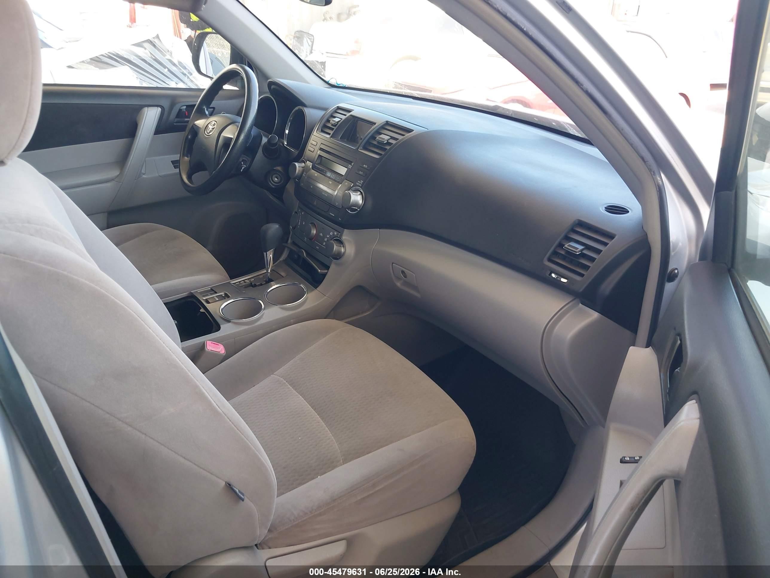 2008 Toyota Highlander   Silver vin: JTEDS41A082029925