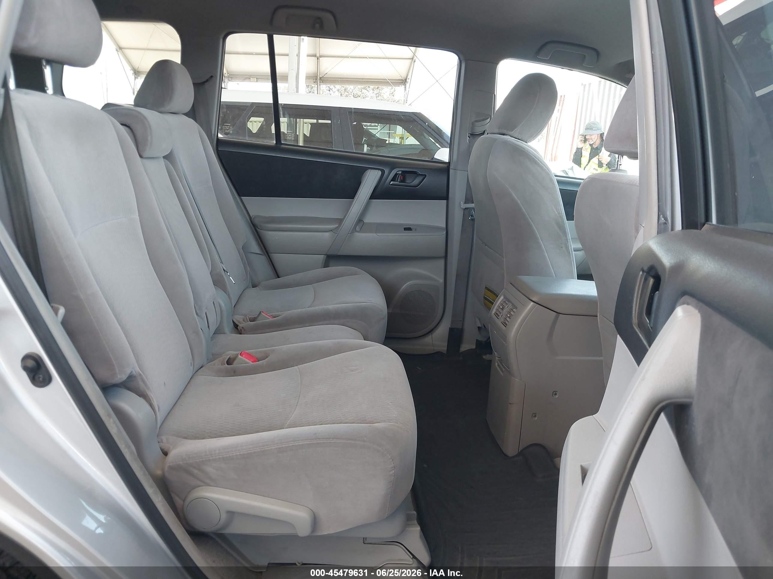 2008 Toyota Highlander   Silver vin: JTEDS41A082029925
