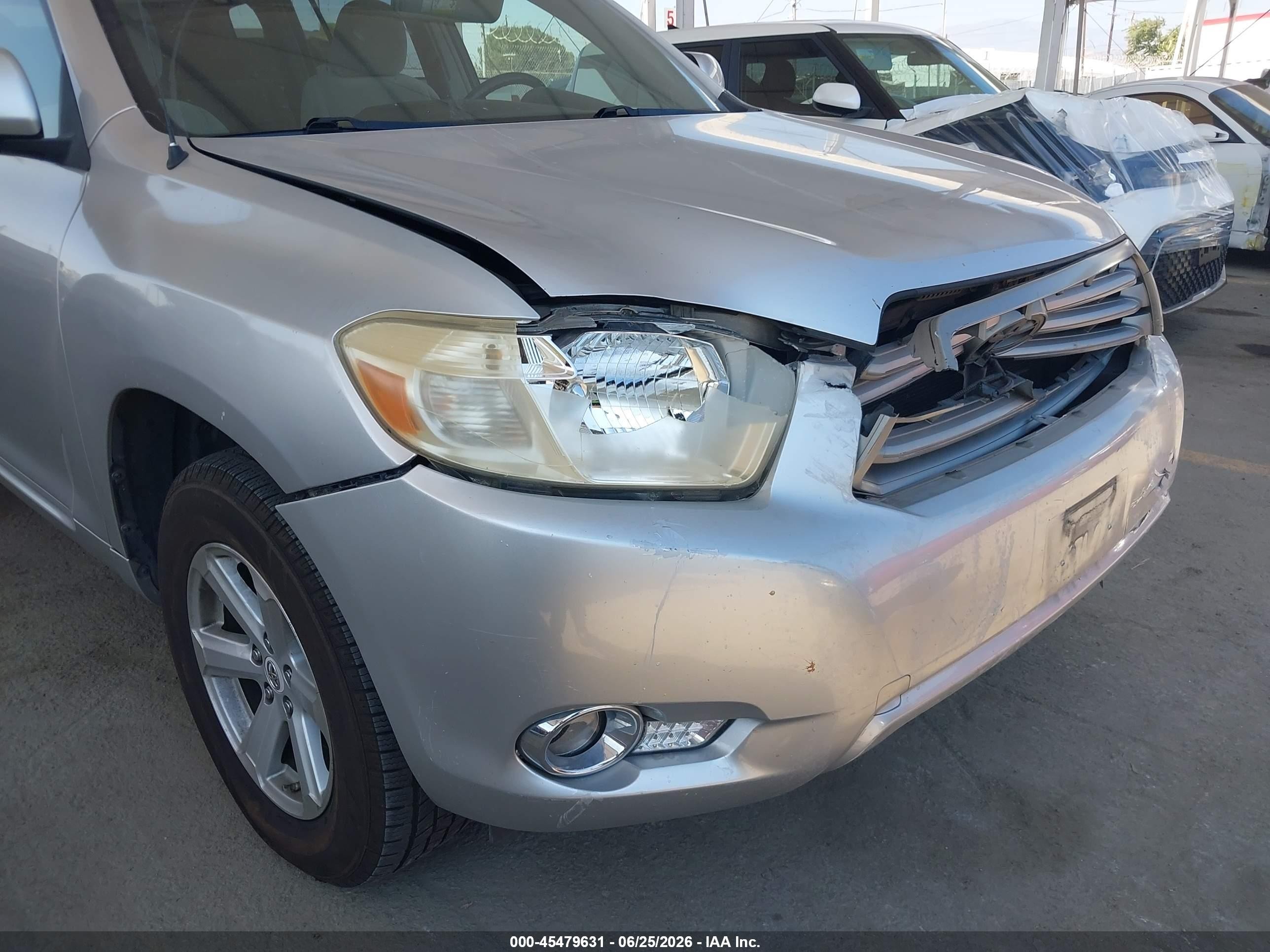 2008 Toyota Highlander   Silver vin: JTEDS41A082029925