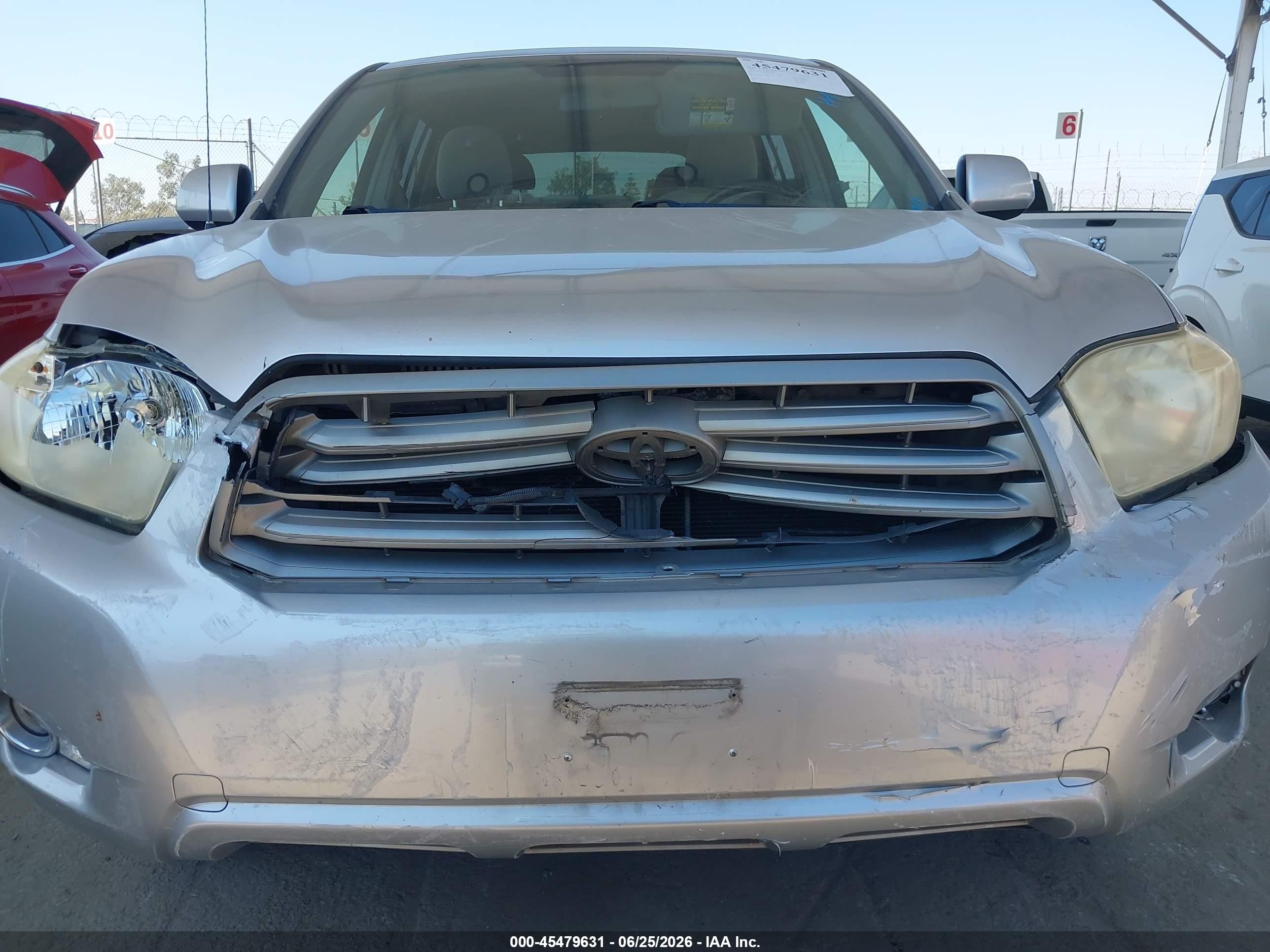 2008 Toyota Highlander   Silver vin: JTEDS41A082029925