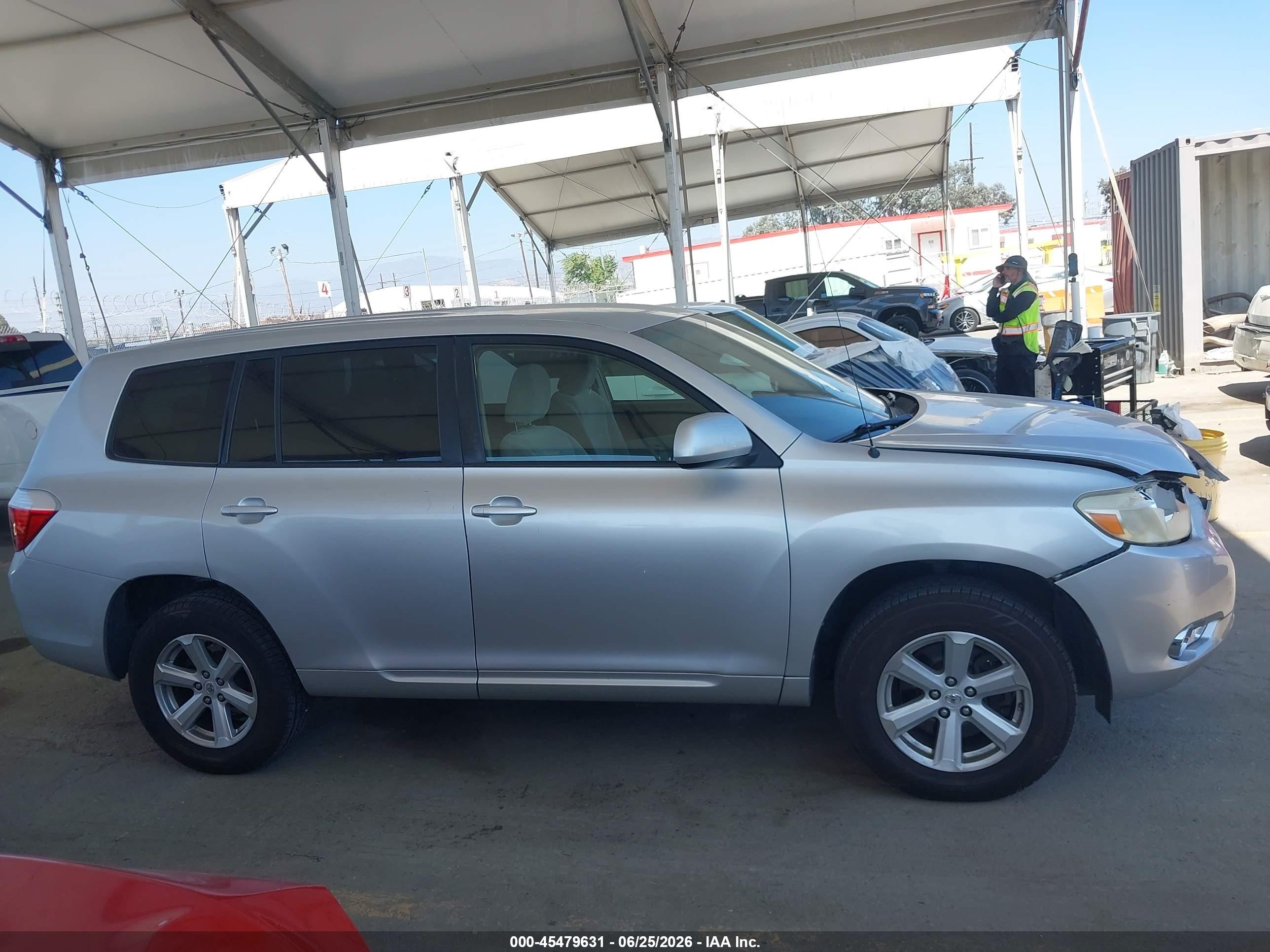 2008 Toyota Highlander   Silver vin: JTEDS41A082029925