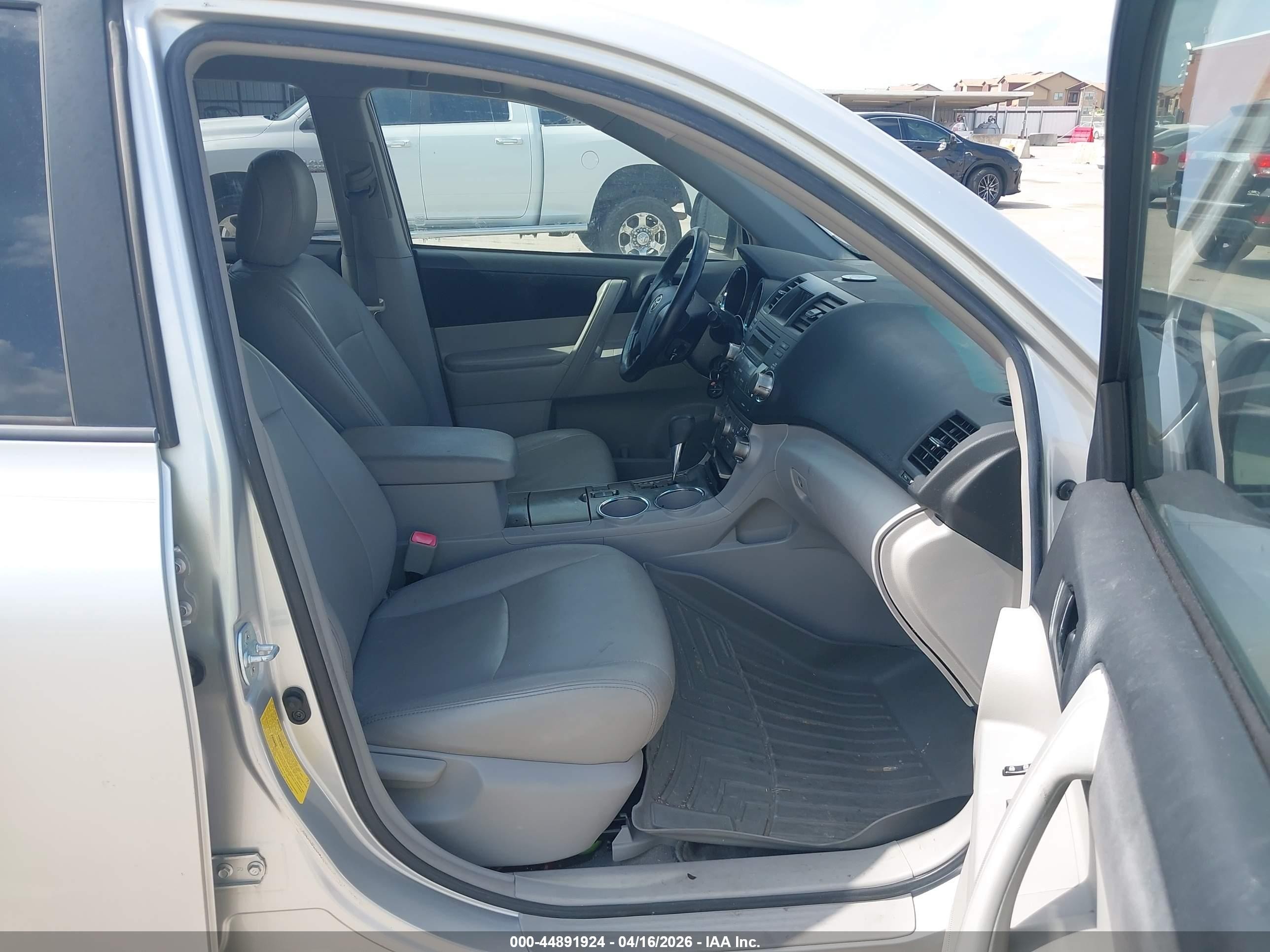 2008 Toyota Highlander   Silver vin: JTEDS41A082039953