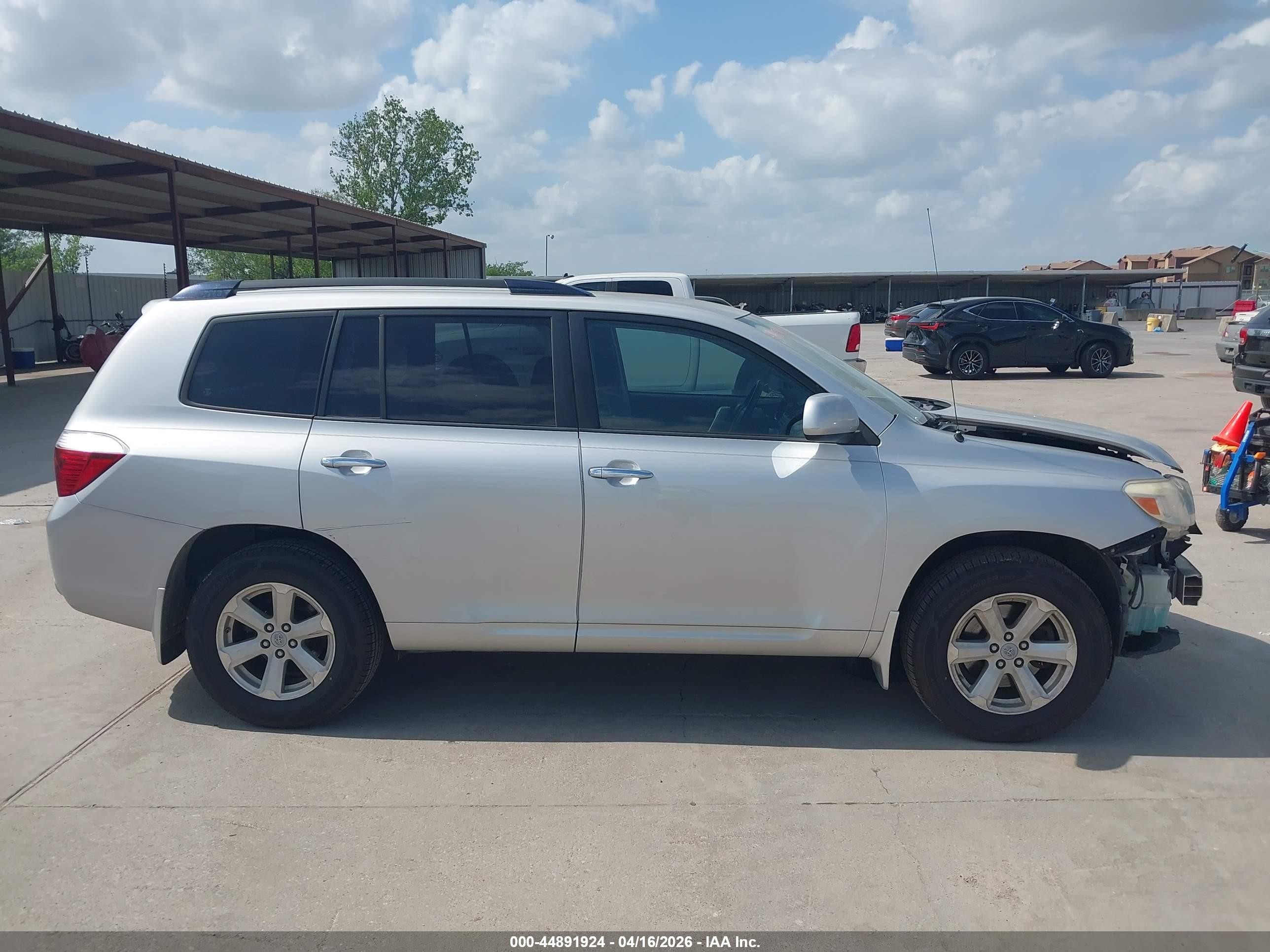 2008 Toyota Highlander   Silver vin: JTEDS41A082039953