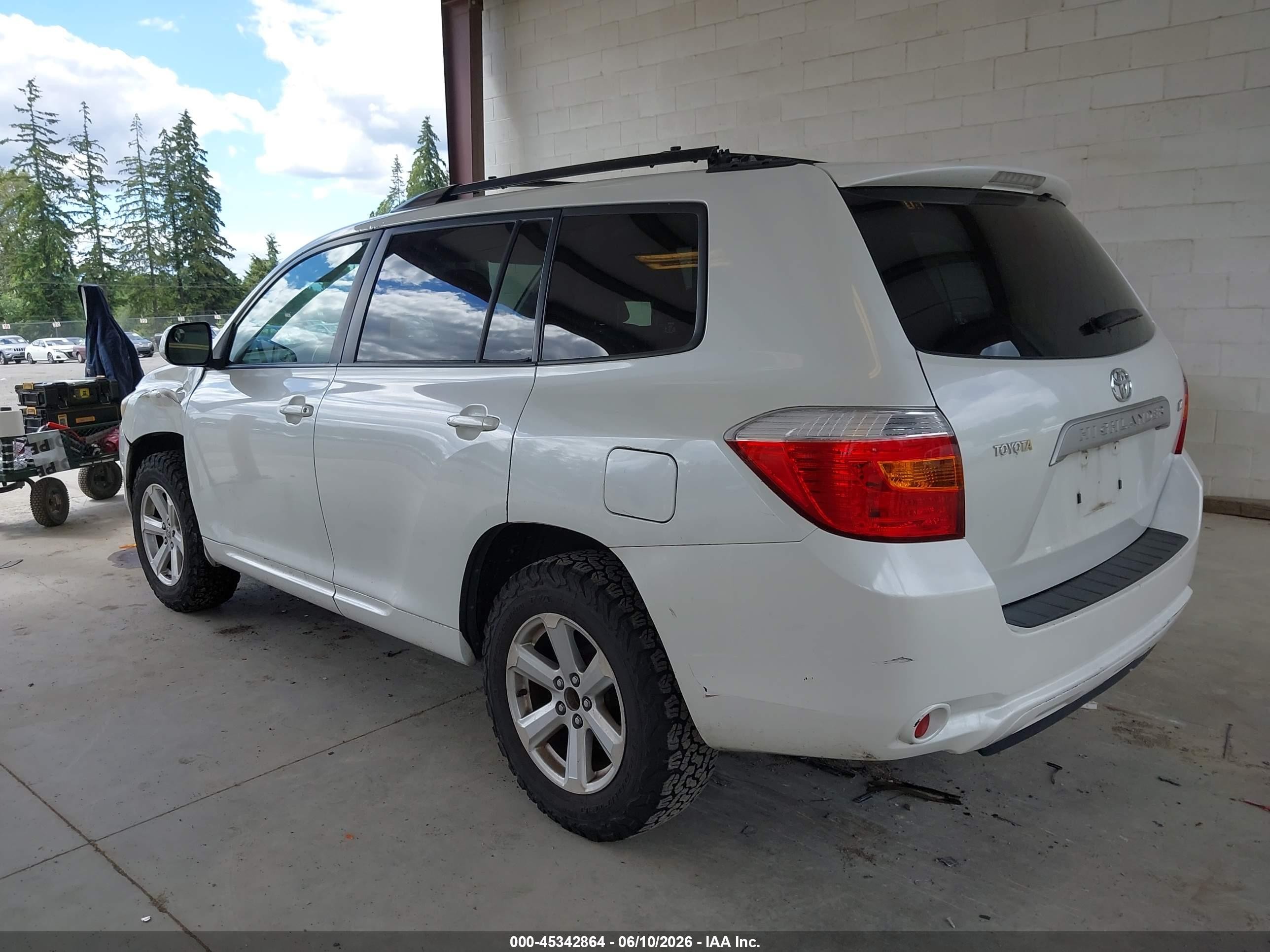 2008 Toyota Highlander   White vin: JTEDS41A082051147