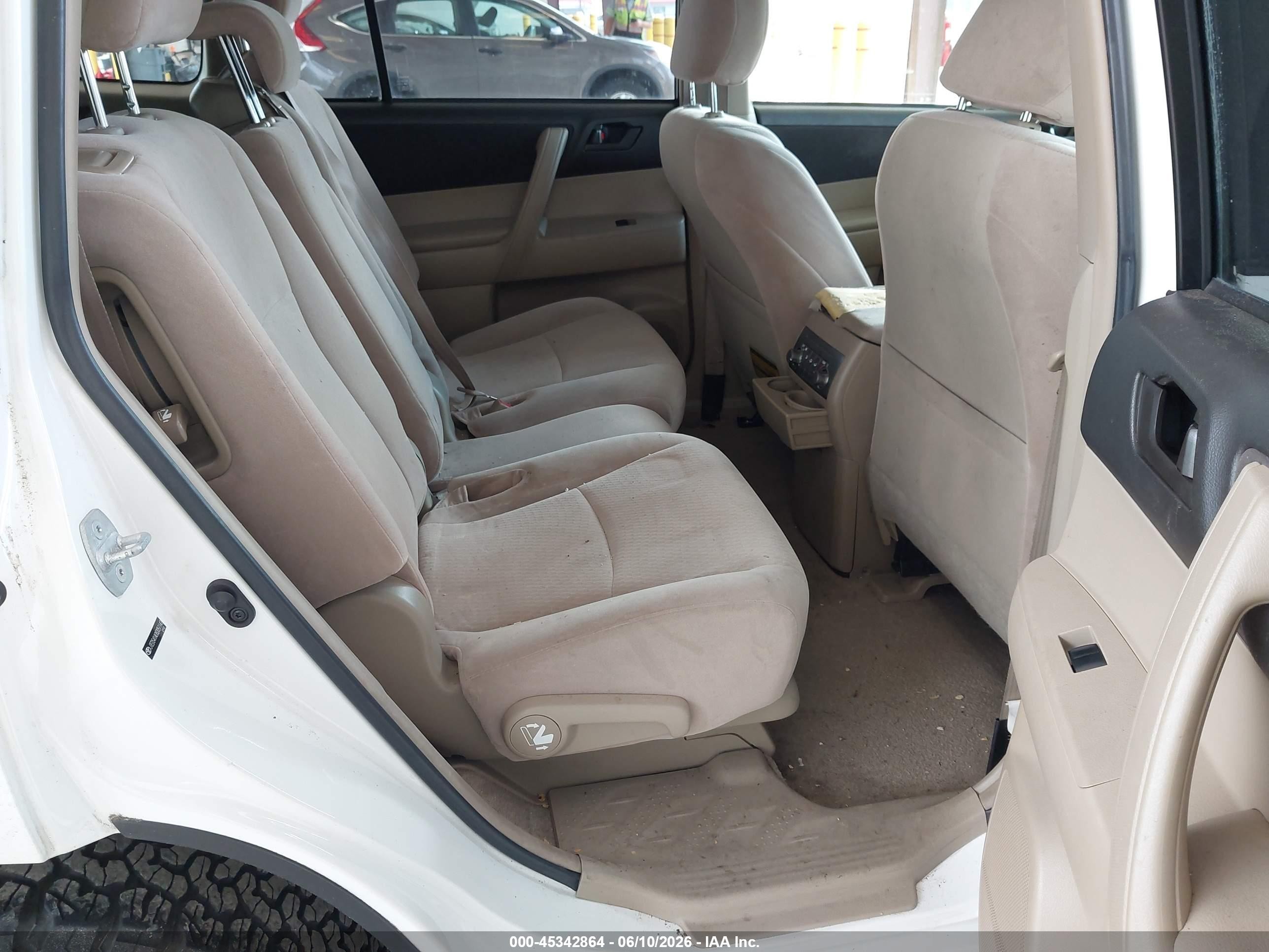 2008 Toyota Highlander   White vin: JTEDS41A082051147