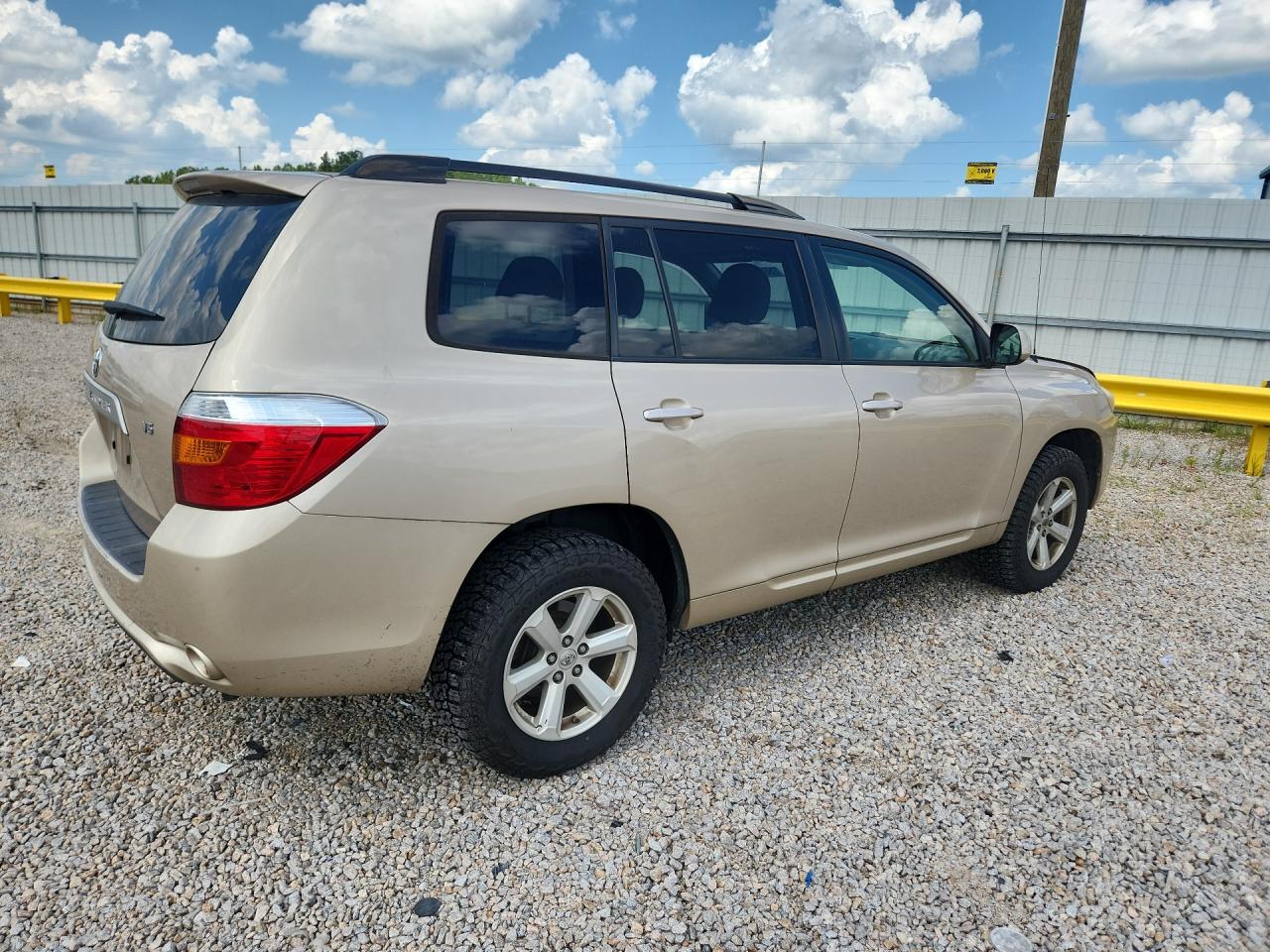 2008 Toyota Highlander Base Золотой vin: JTEDS41A182005780