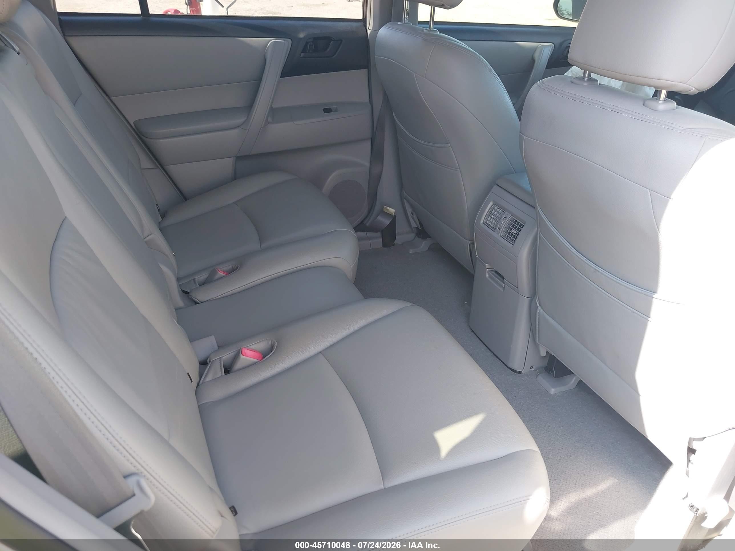 2009 Toyota Highlander   Silver vin: JTEDS41A192089763