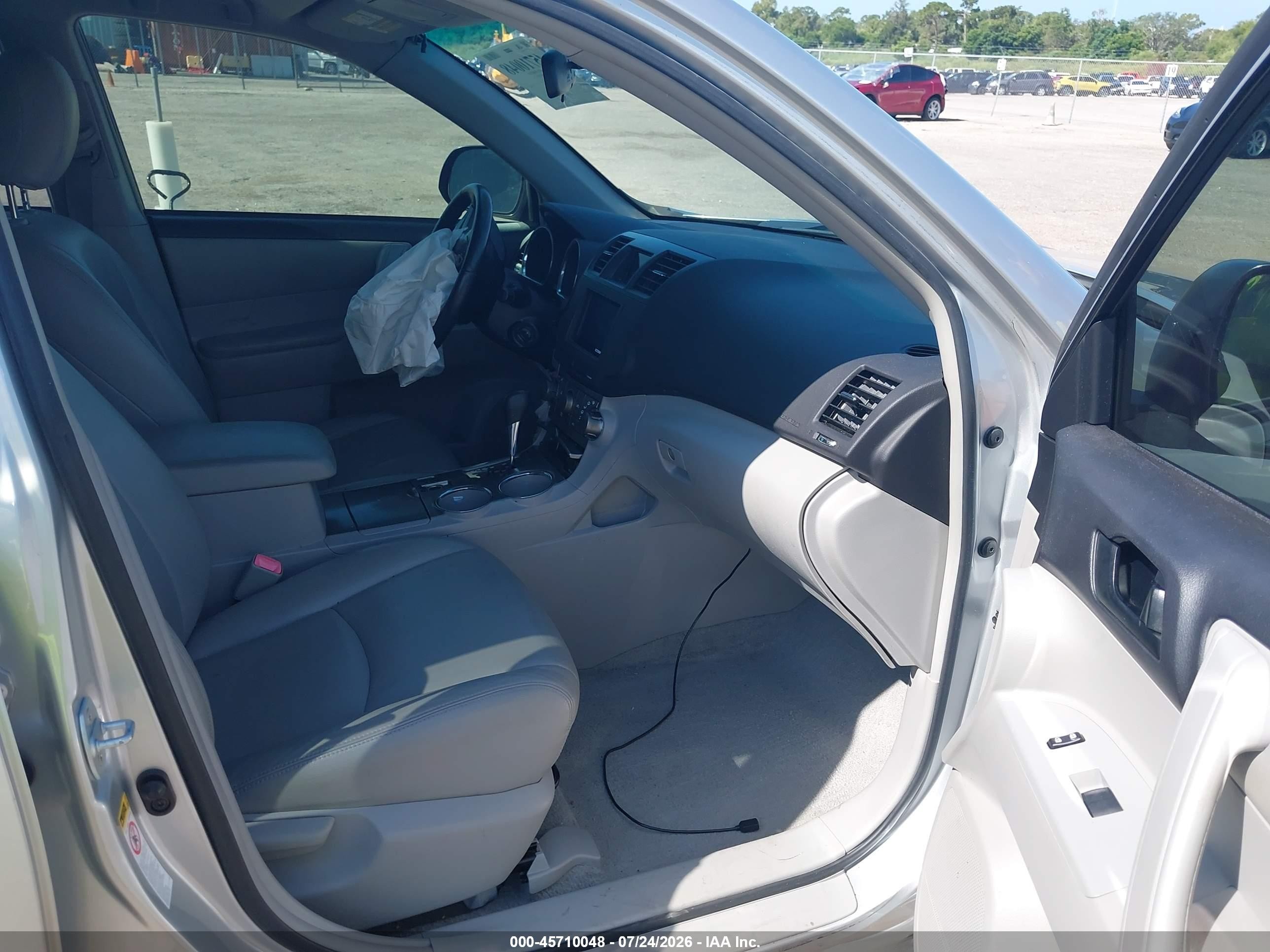 2009 Toyota Highlander   Silver vin: JTEDS41A192089763