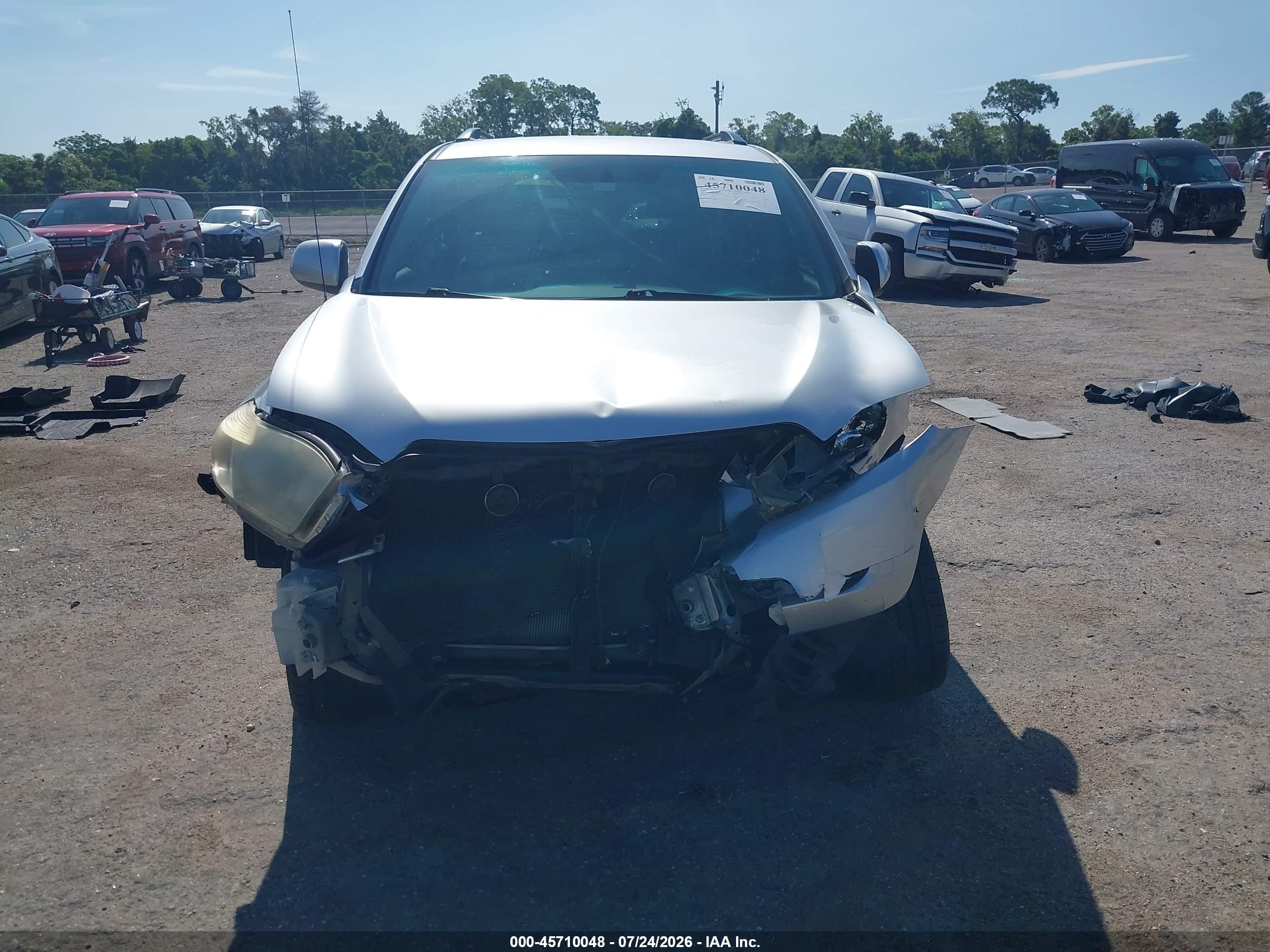 2009 Toyota Highlander   Silver vin: JTEDS41A192089763