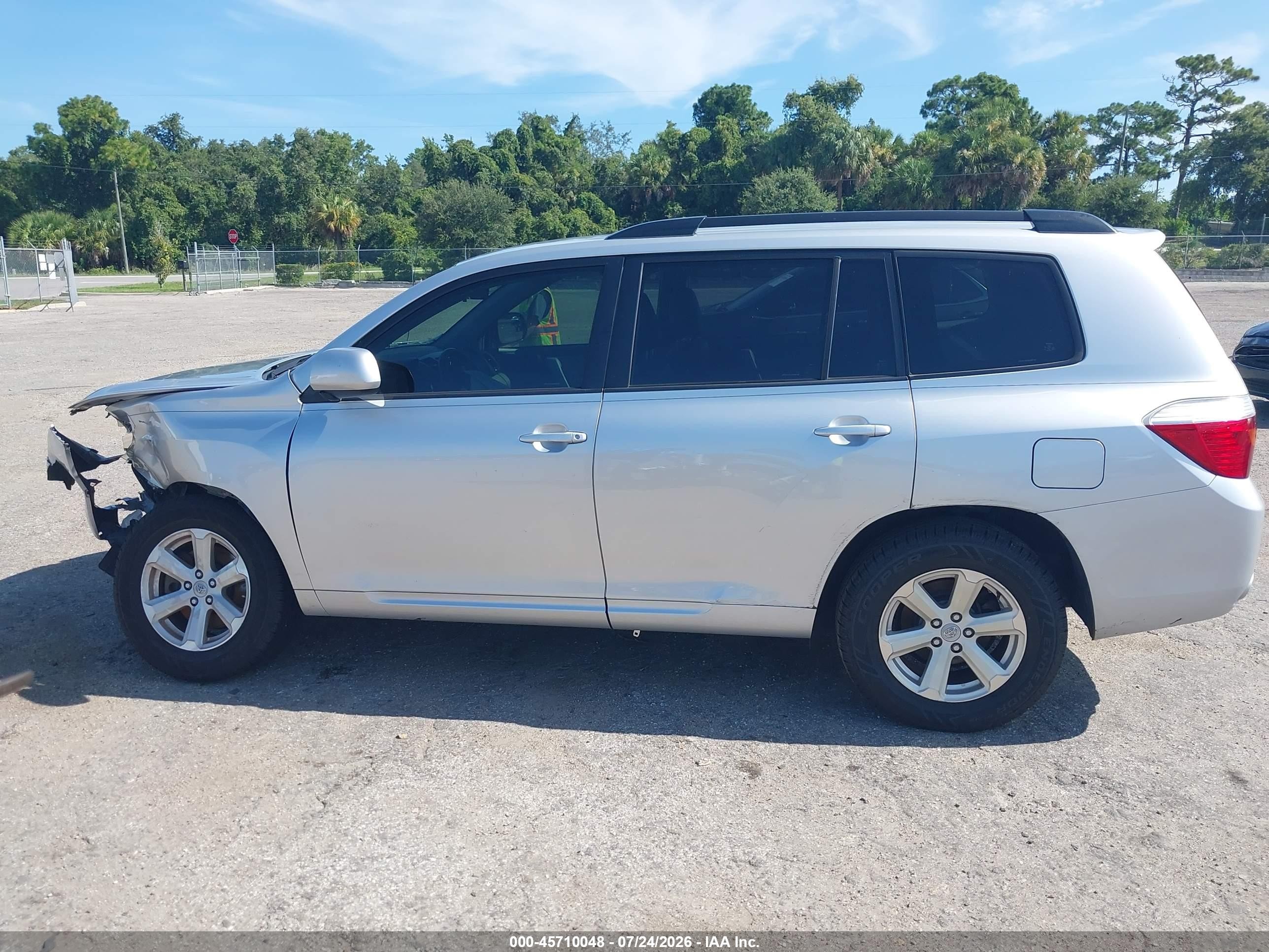 2009 Toyota Highlander   Silver vin: JTEDS41A192089763