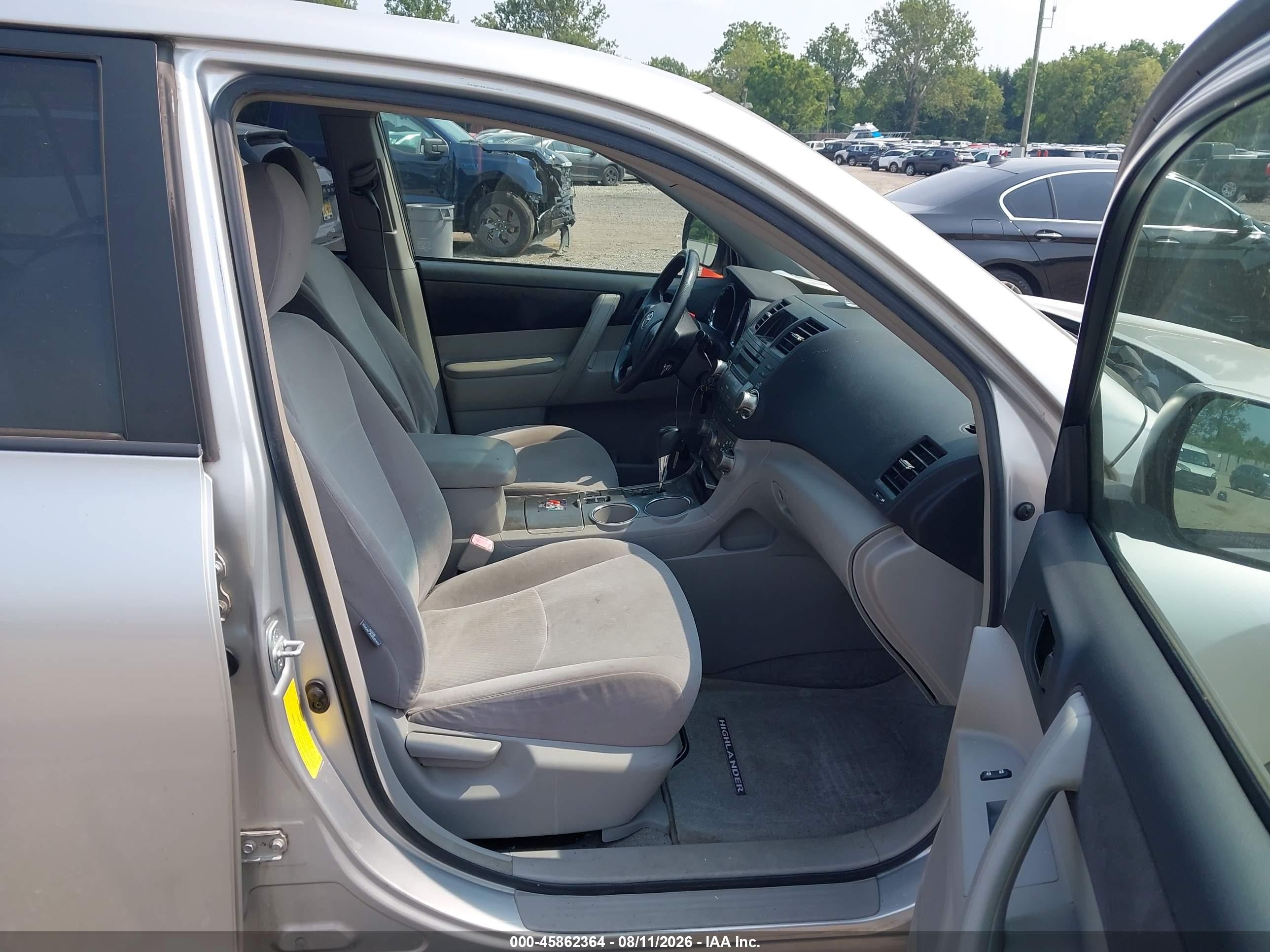 2008 Toyota Highlander   Silver vin: JTEDS41A282022281