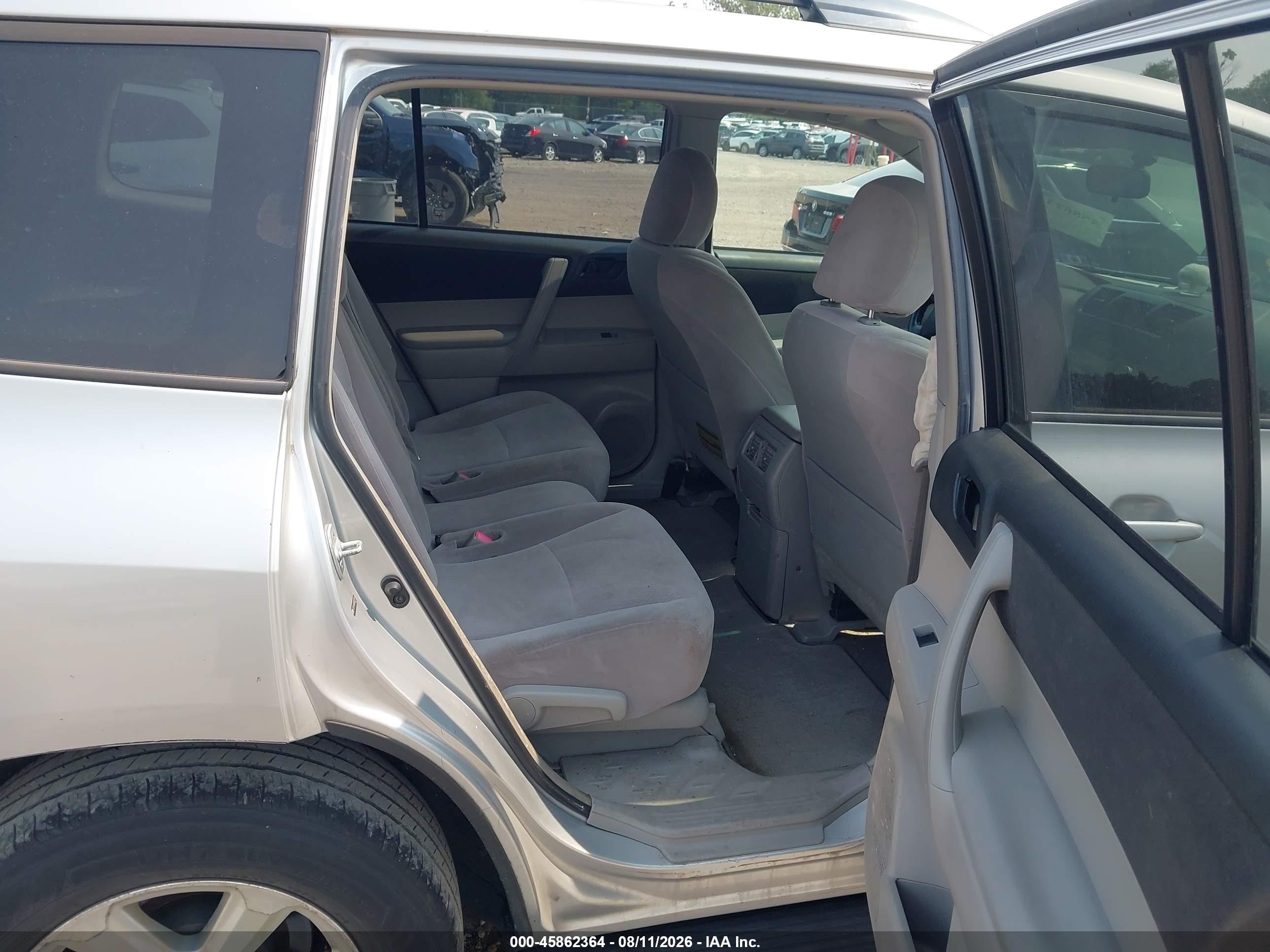 2008 Toyota Highlander   Silver vin: JTEDS41A282022281