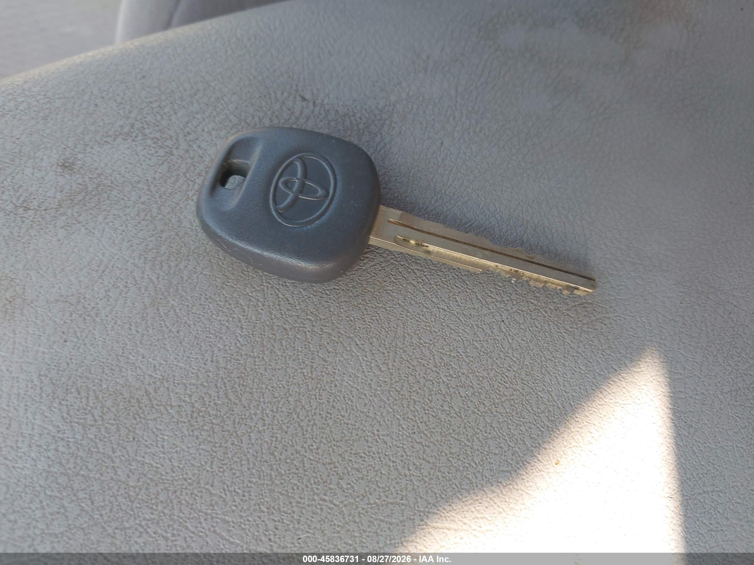 2008 Toyota Highlander   Silver vin: JTEDS41A282027593