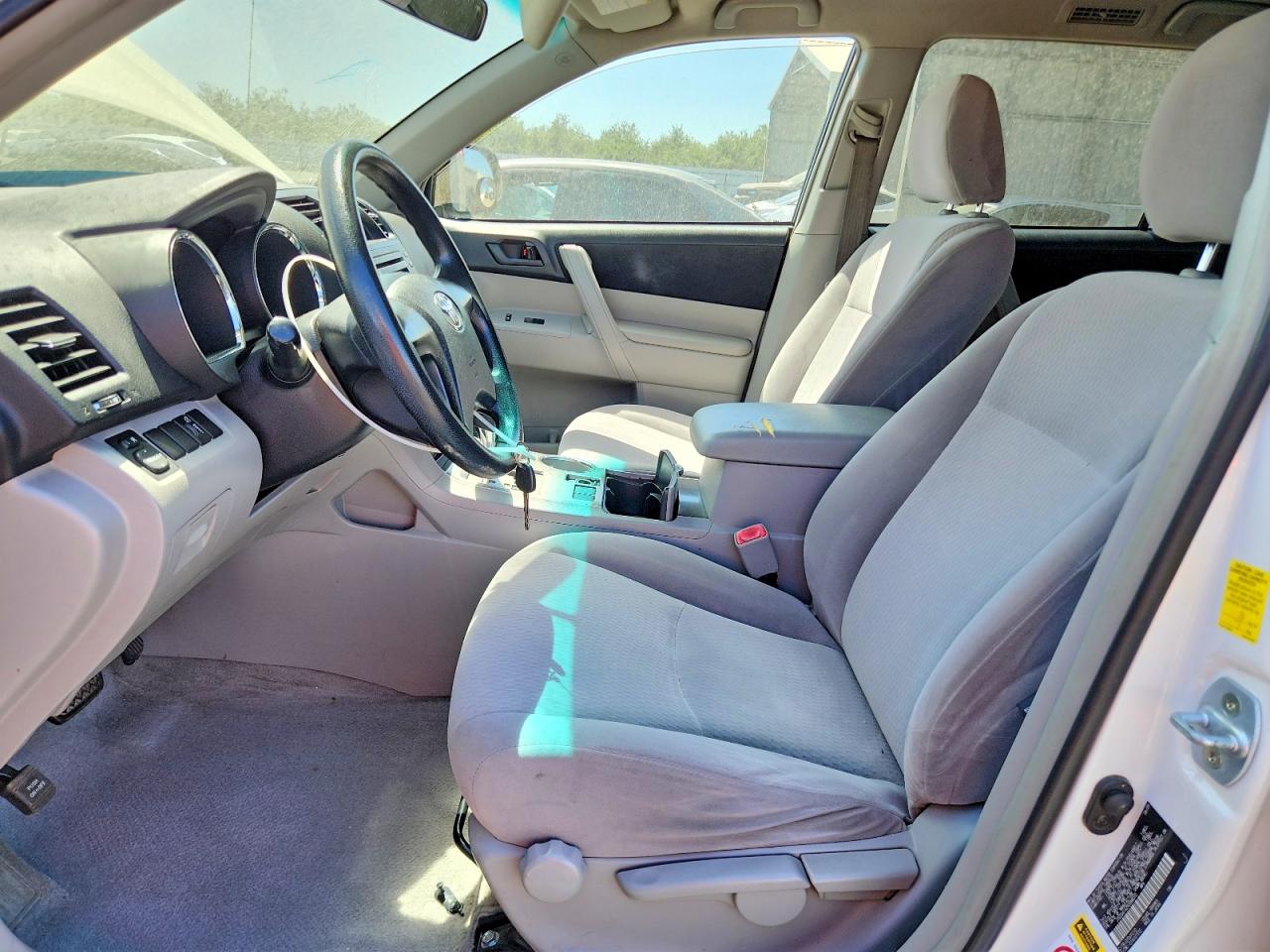 2009 Toyota Highlander Base White vin: JTEDS41A292088010