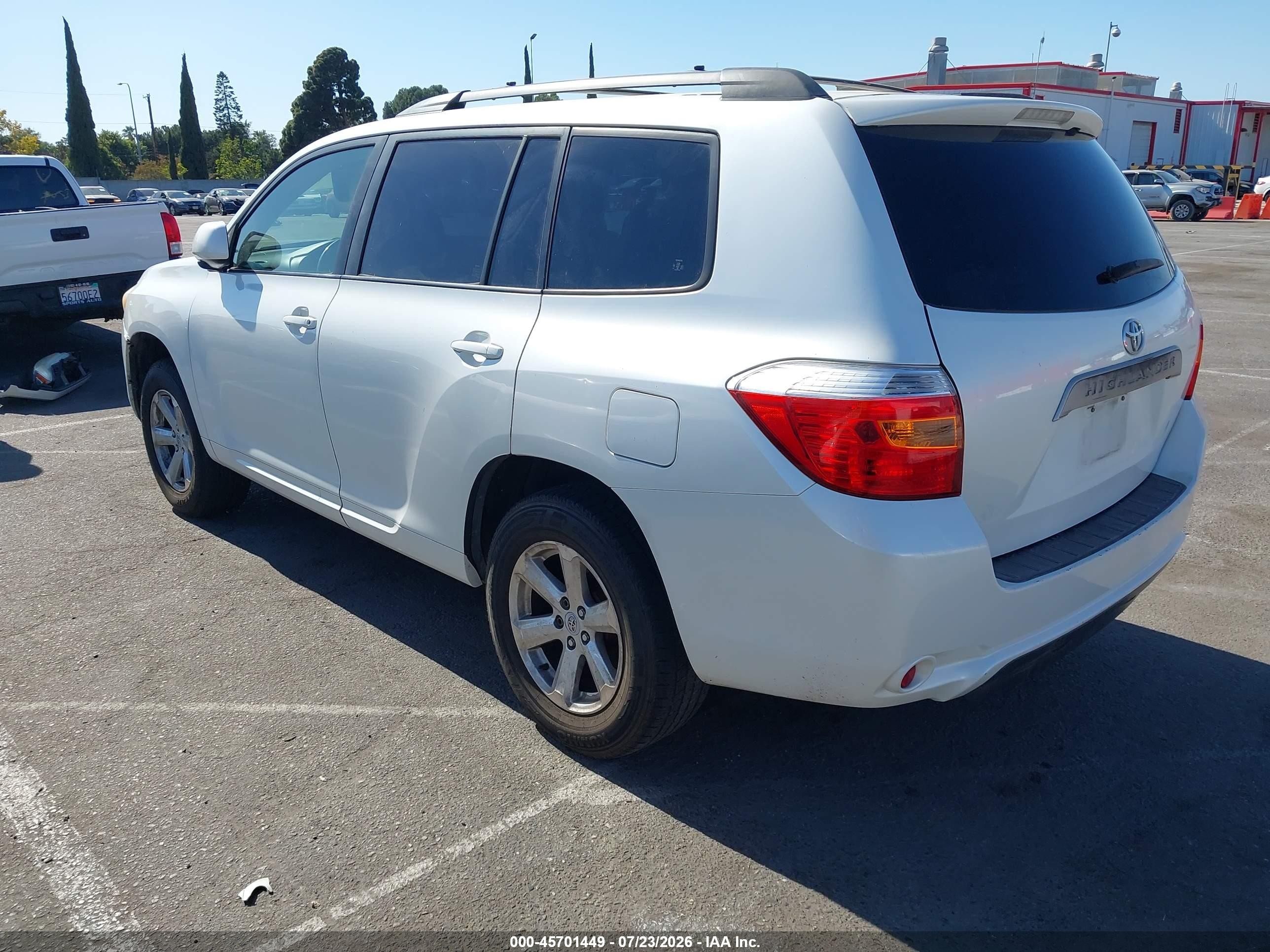 2008 Toyota Highlander   White vin: JTEDS41A382009328