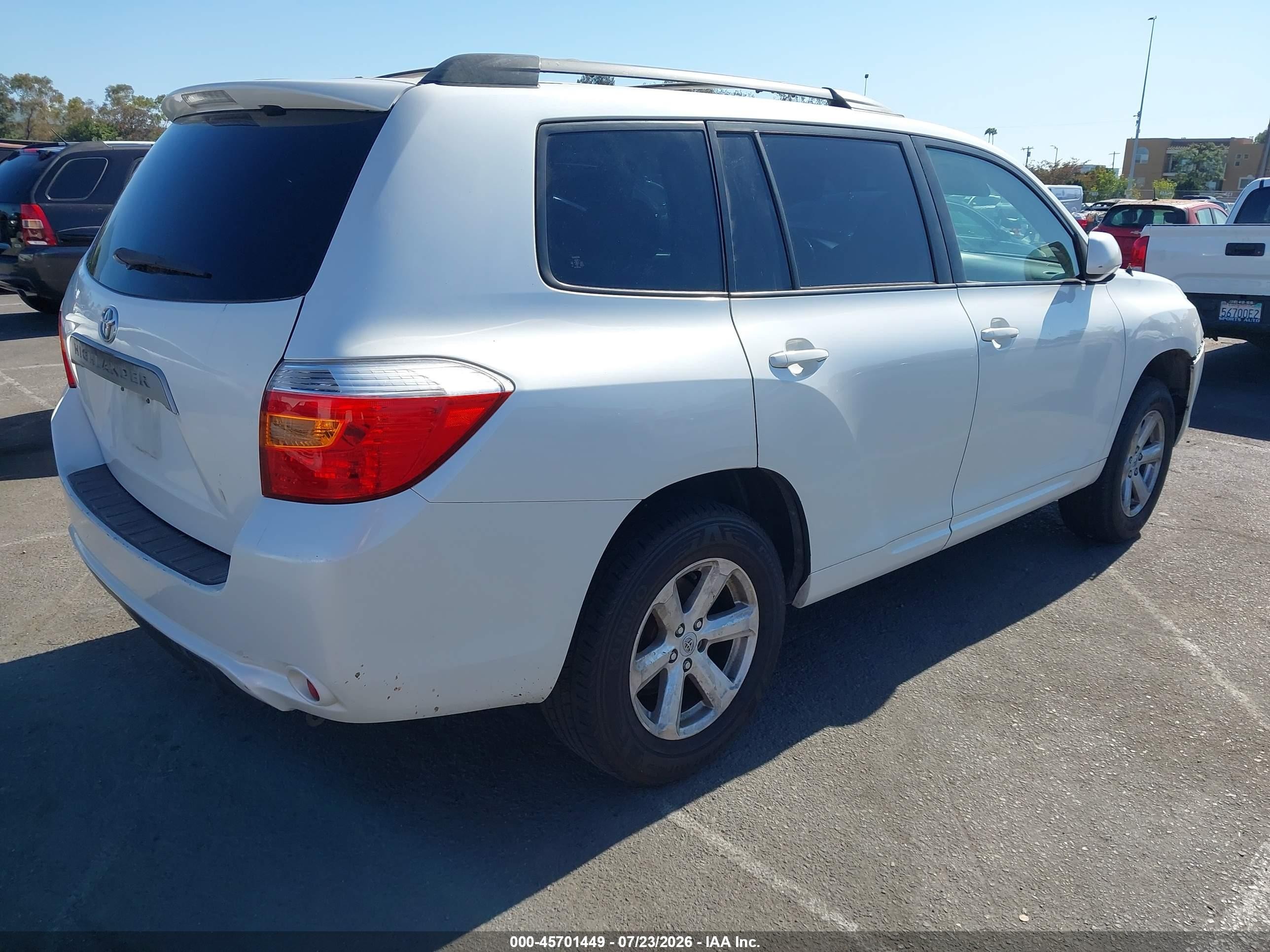 2008 Toyota Highlander   White vin: JTEDS41A382009328
