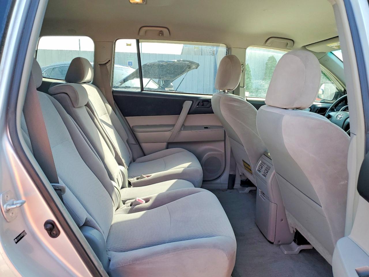 2008 Toyota Highlander Base Серебряный vin: JTEDS41A382015629