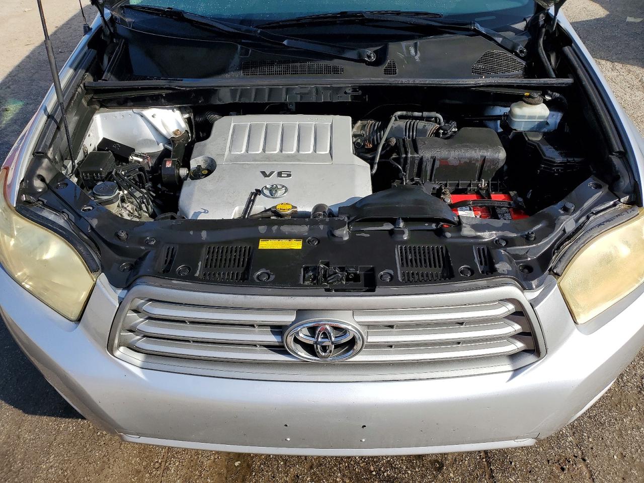 2008 Toyota Highlander Base Серебряный vin: JTEDS41A382015629