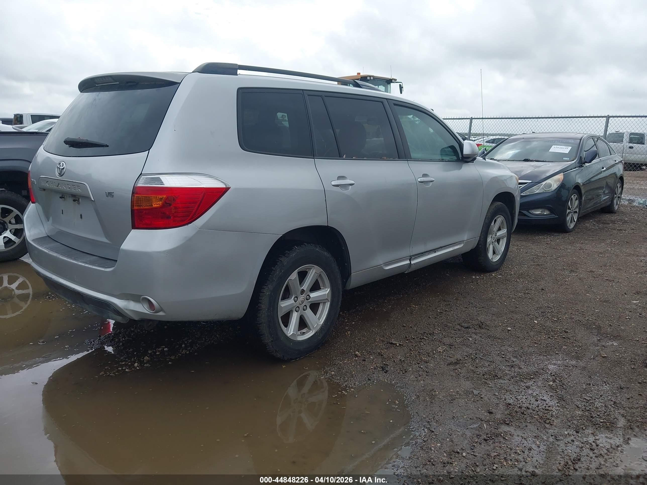 2008 Toyota Highlander   Silver vin: JTEDS41A382065155