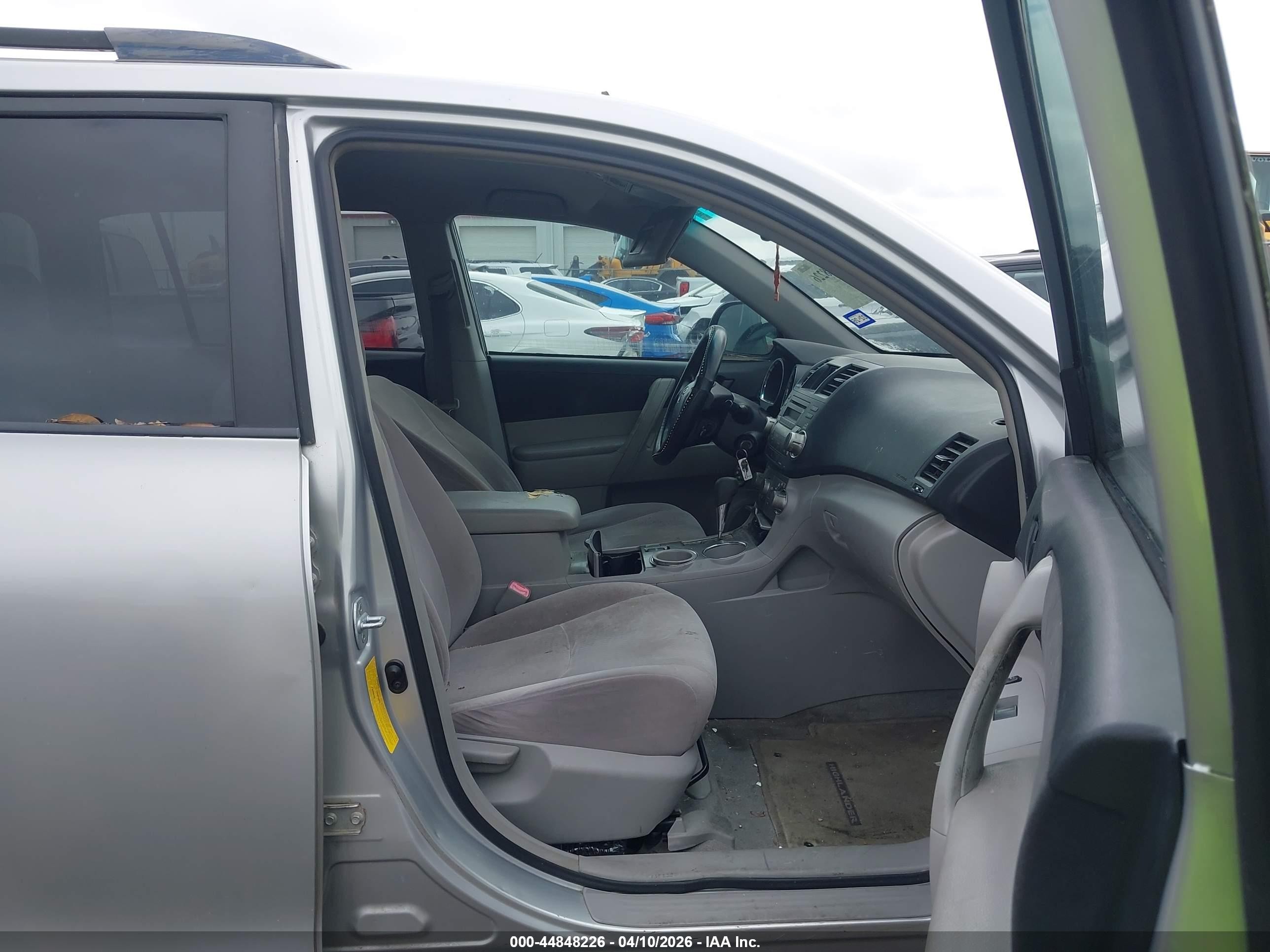 2008 Toyota Highlander   Silver vin: JTEDS41A382065155