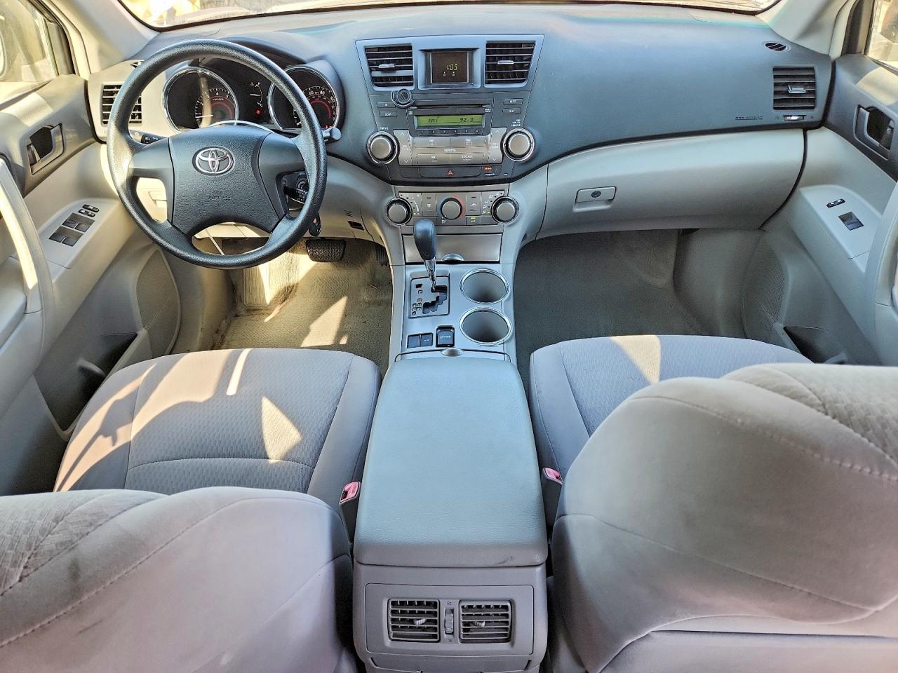 2008 Toyota Highlander Base Silver vin: JTEDS41A482022671