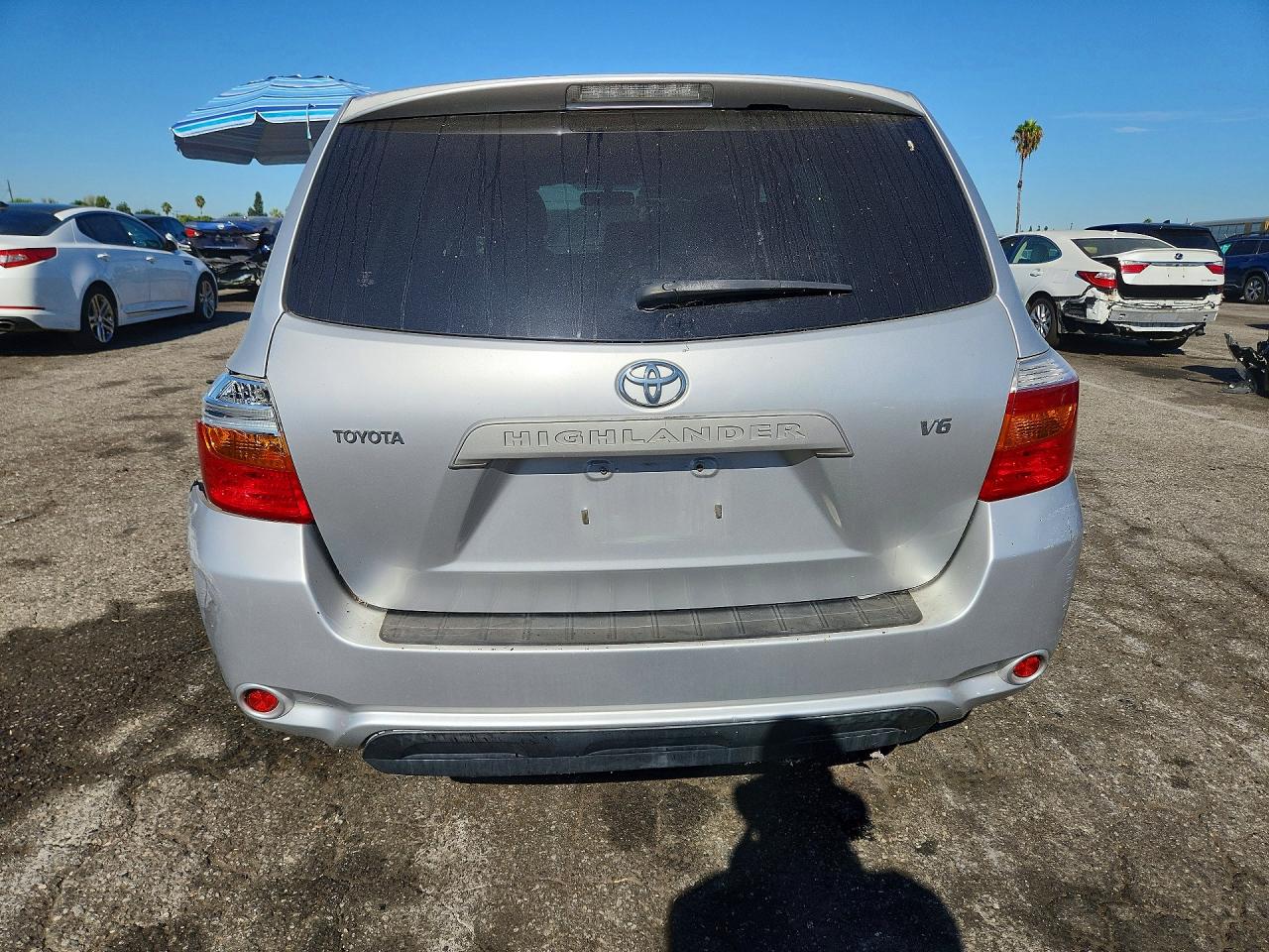 2008 Toyota Highlander Base Silver vin: JTEDS41A482022671