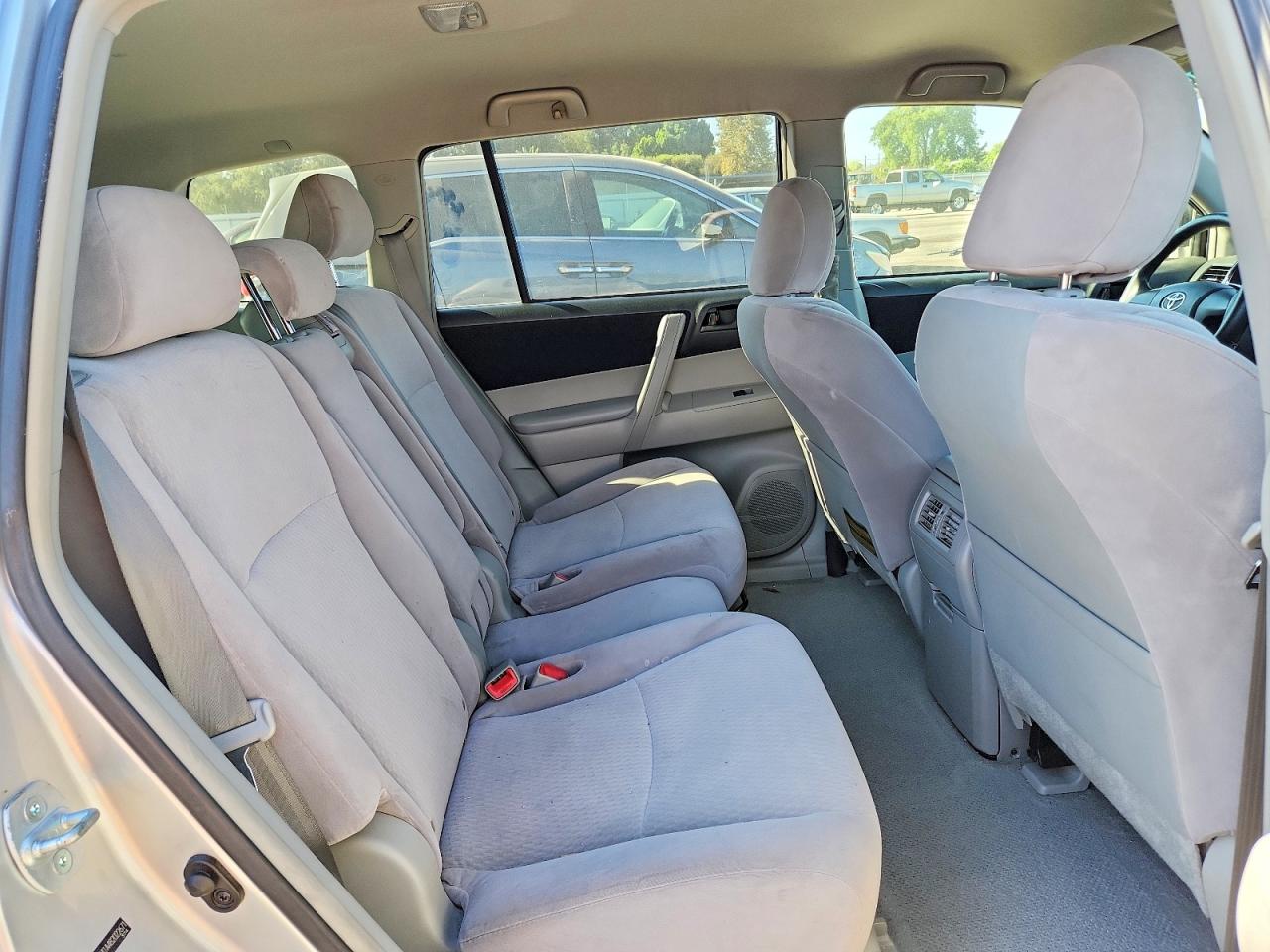 2008 Toyota Highlander Base Silver vin: JTEDS41A482022671