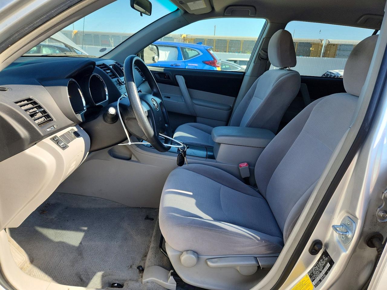 2008 Toyota Highlander Base Silver vin: JTEDS41A482022671