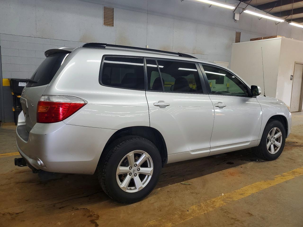 2009 Toyota Highlander Base Silver vin: JTEDS41A492081706