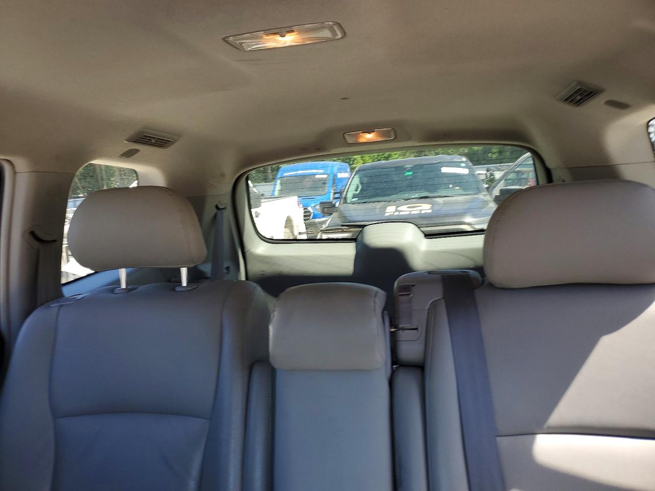 2009 Toyota Highlander Base White vin: JTEDS41A492085254