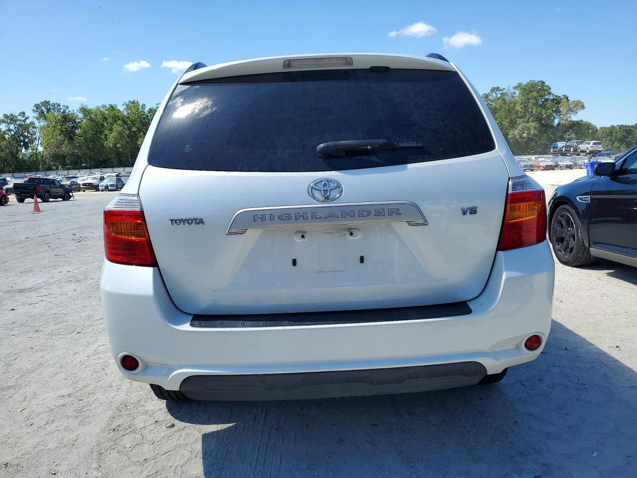 2009 Toyota Highlander Base White vin: JTEDS41A492085254