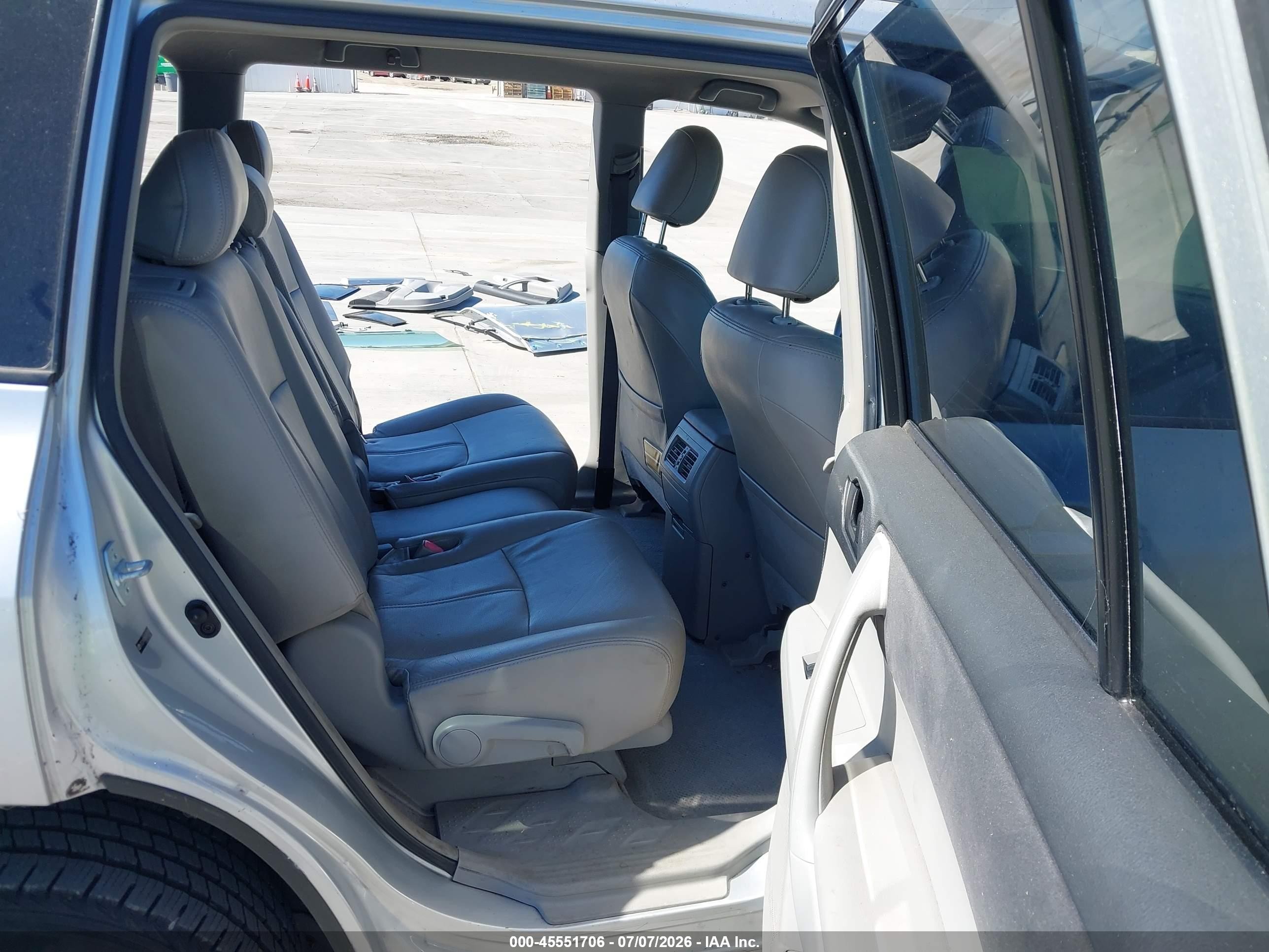 2008 Toyota Highlander Silver vin: JTEDS41A582019293