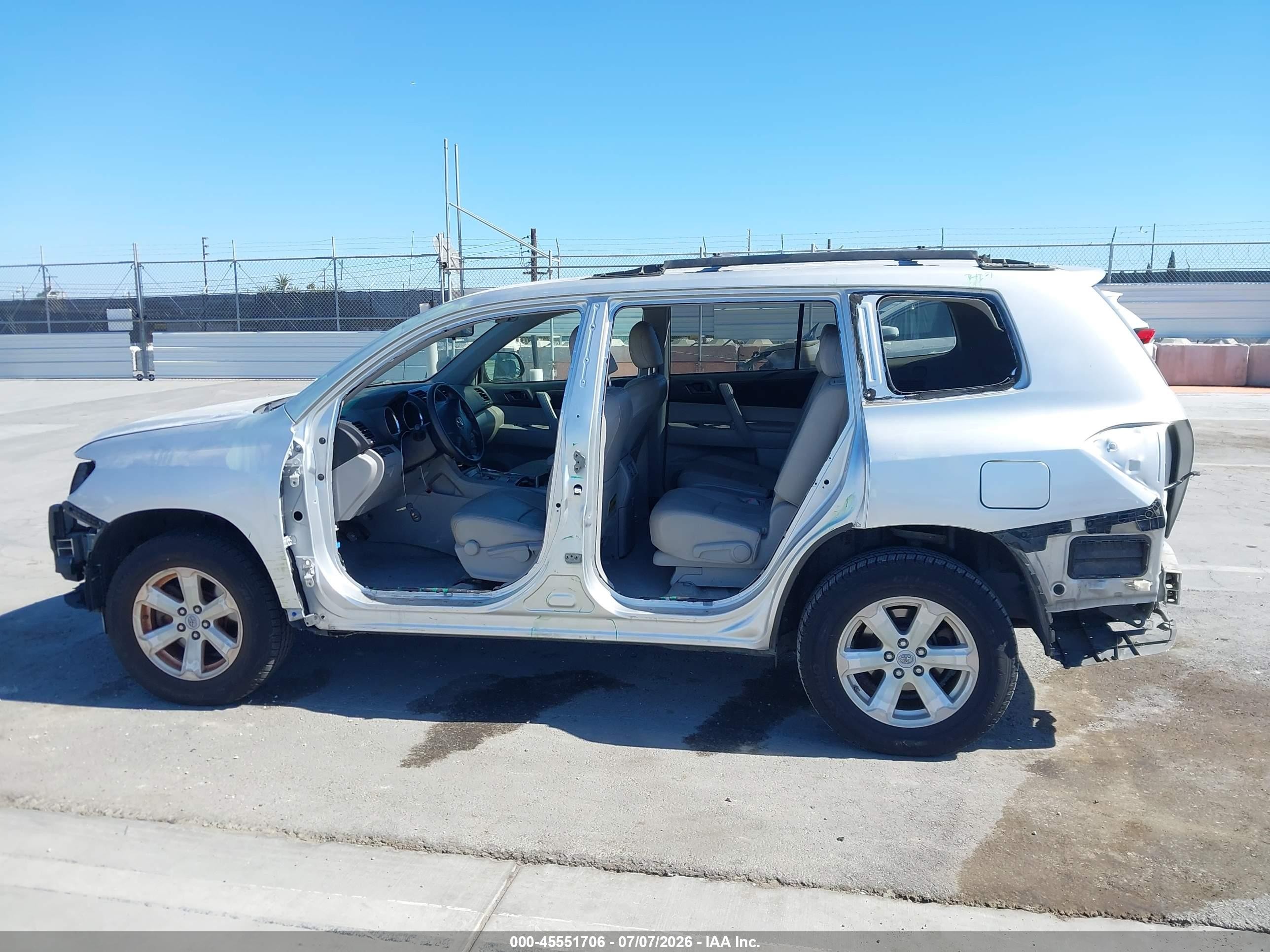 2008 Toyota Highlander Silver vin: JTEDS41A582019293