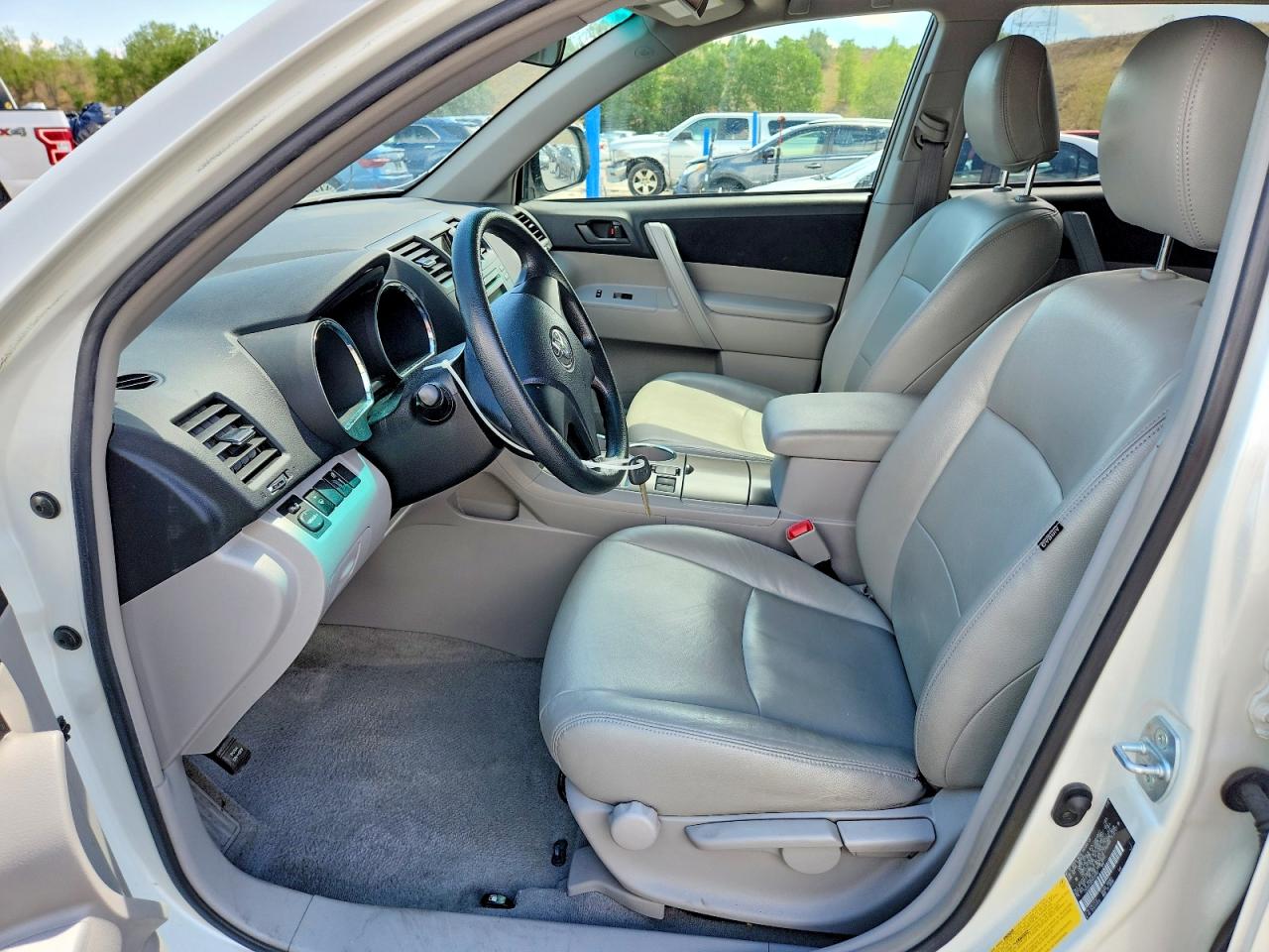 2008 Toyota Highlander Base White vin: JTEDS41A582030293