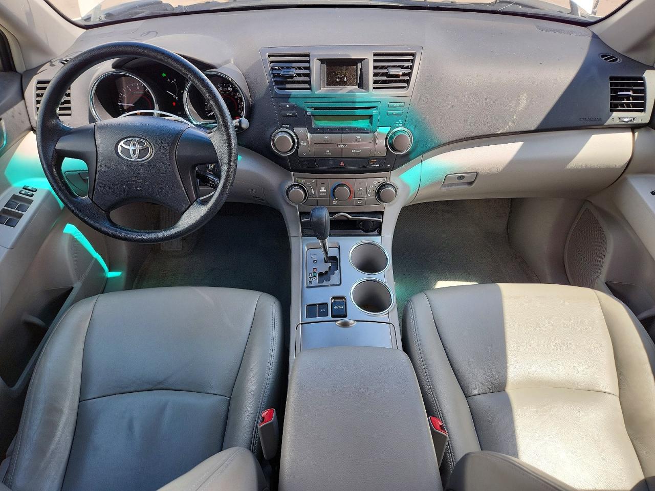 2008 Toyota Highlander Base White vin: JTEDS41A582030293