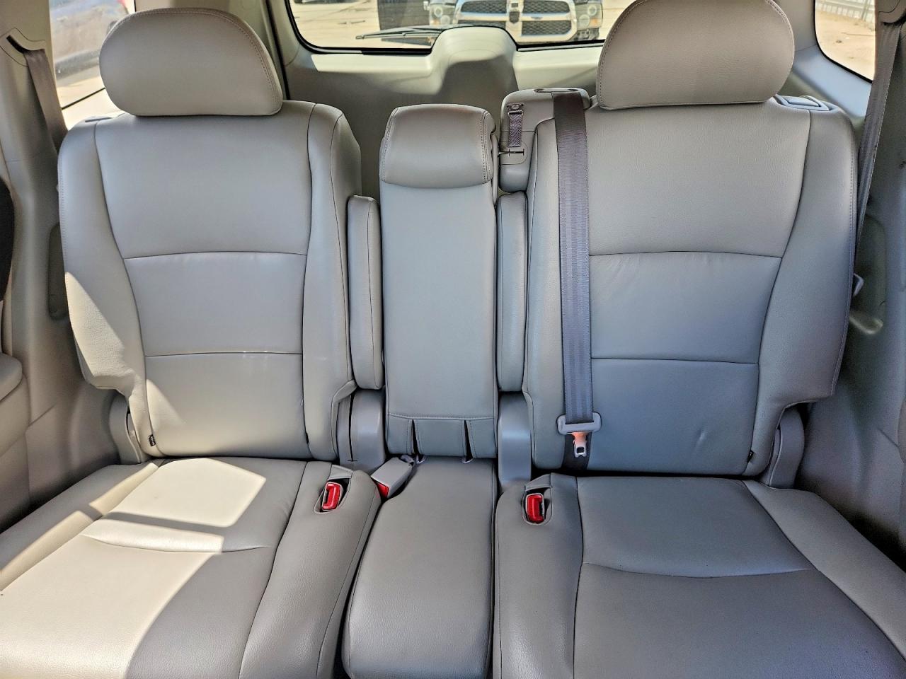 2008 Toyota Highlander Base White vin: JTEDS41A582030293