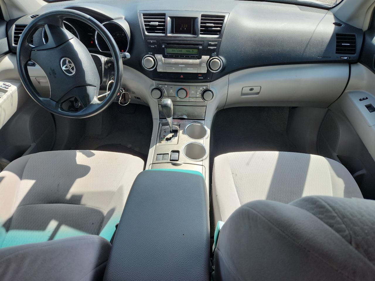 2008 Toyota Highlander Base Silver vin: JTEDS41A582039060