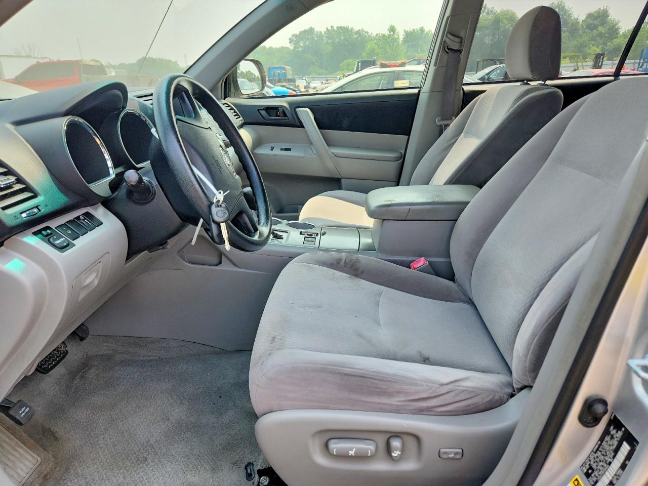 2009 Toyota Highlander Base Silver vin: JTEDS41A592089460