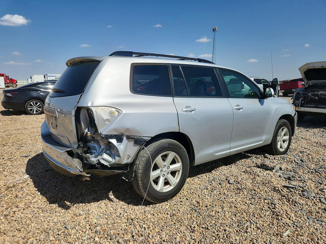 2008 Toyota Highlander Base Silver vin: JTEDS41A682037656