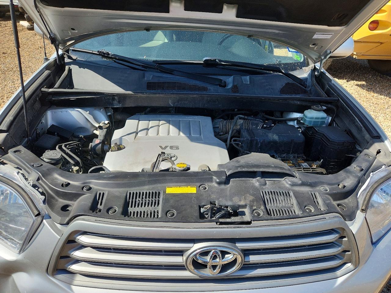 2008 Toyota Highlander Base Silver vin: JTEDS41A682037656