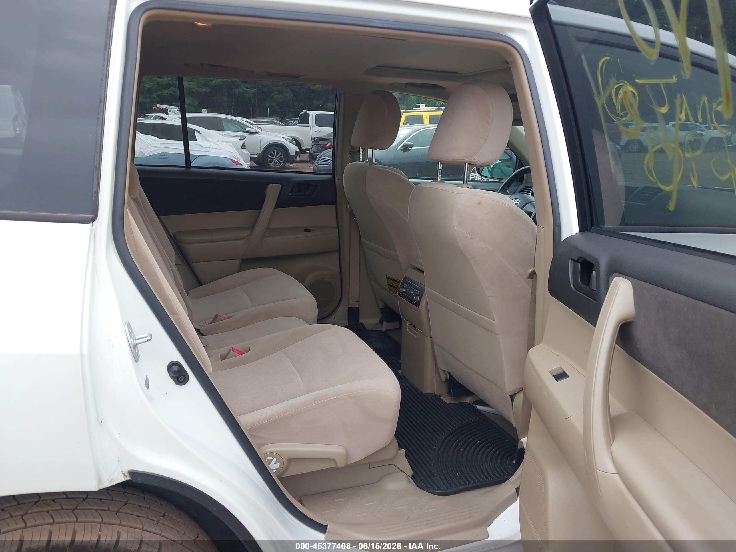 2008 Toyota Highlander   White vin: JTEDS41A682068275