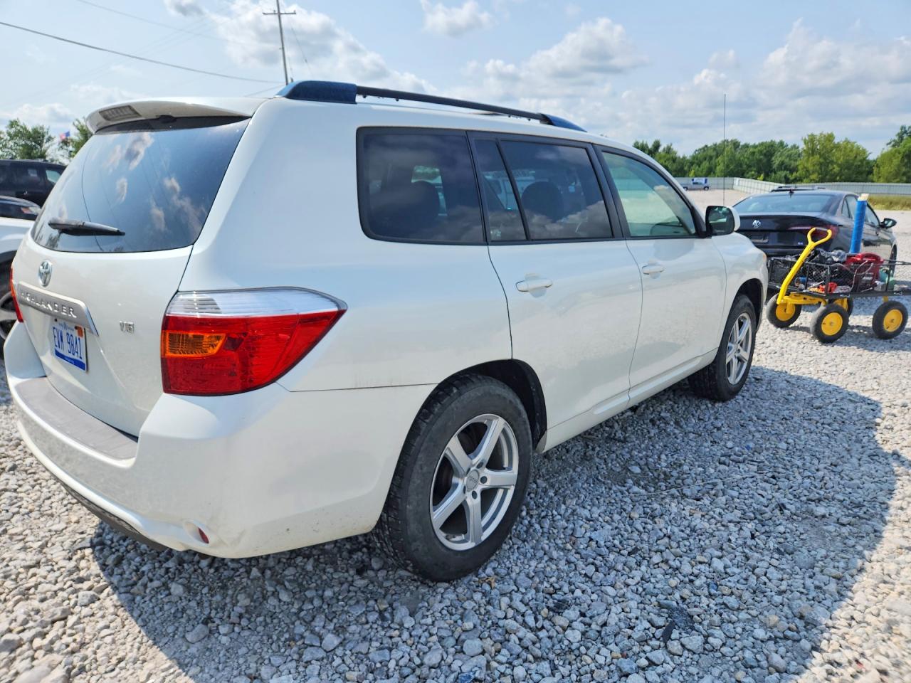 2009 Toyota Highlander Base White vin: JTEDS41A692086728