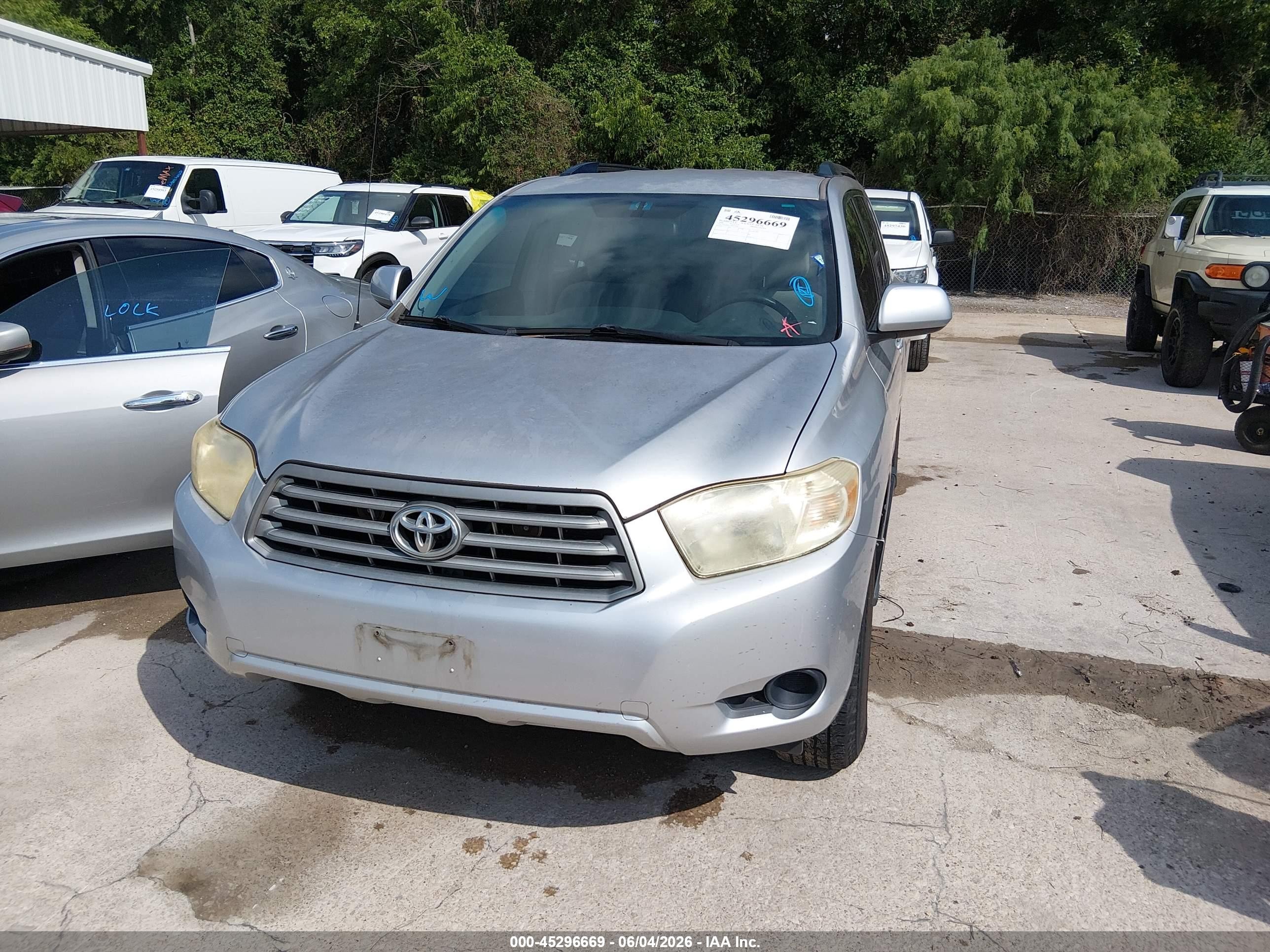 2008 Toyota Highlander   Silver vin: JTEDS41A782025970