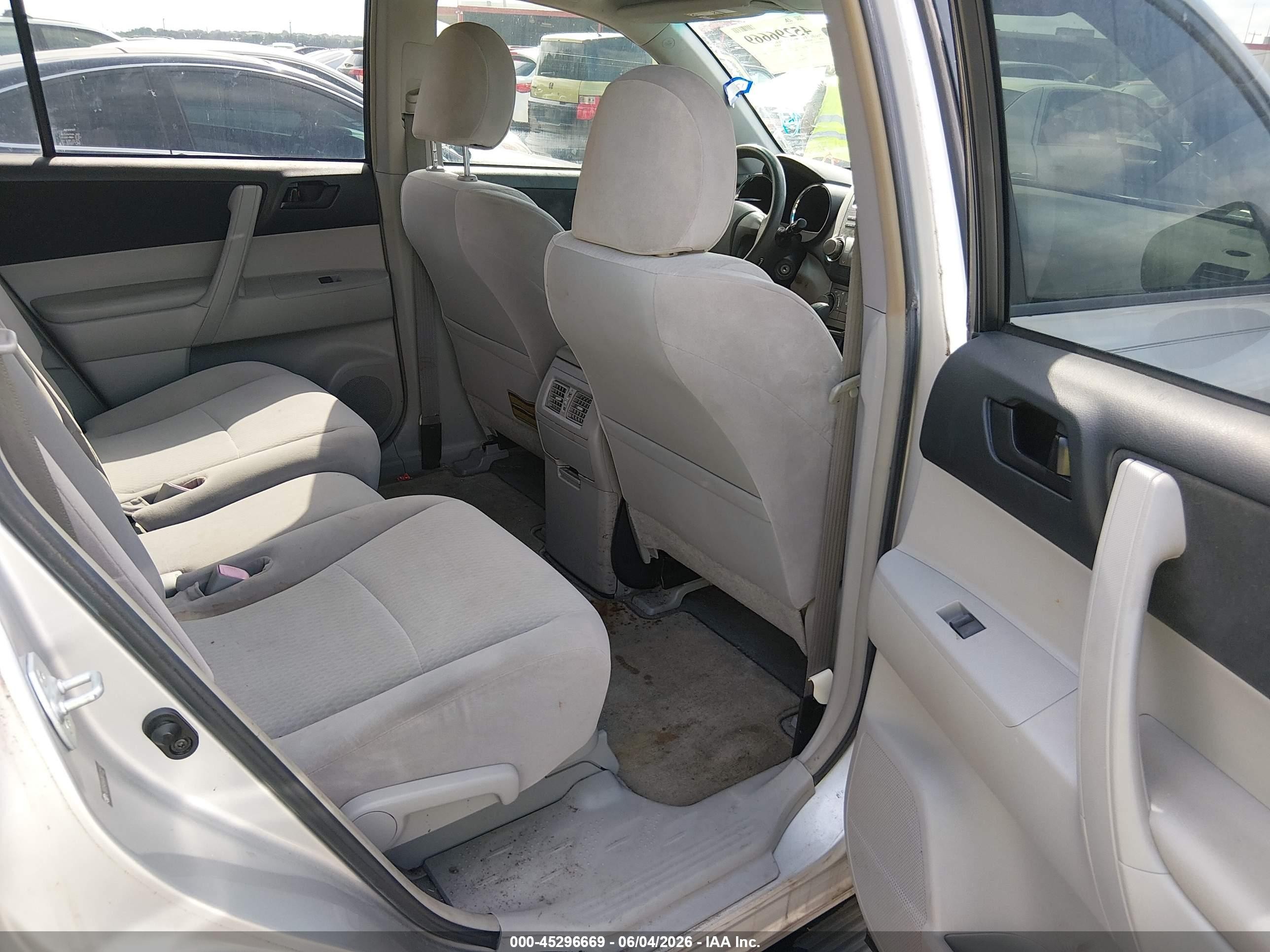 2008 Toyota Highlander   Silver vin: JTEDS41A782025970