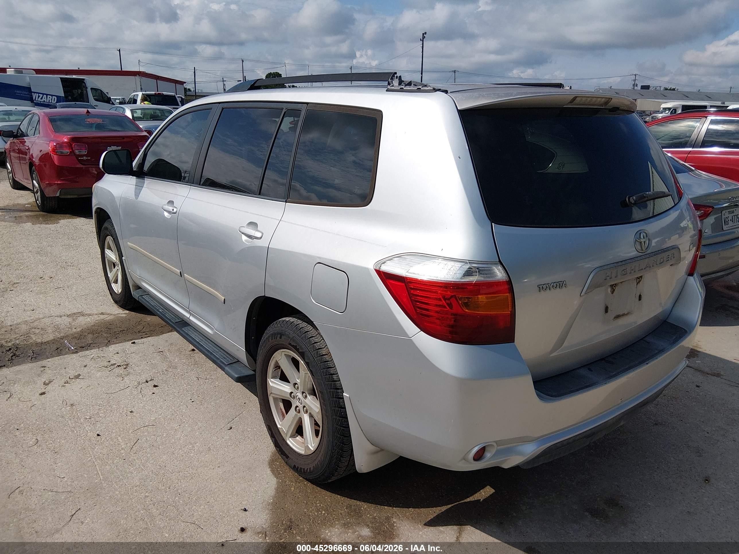 2008 Toyota Highlander   Silver vin: JTEDS41A782025970
