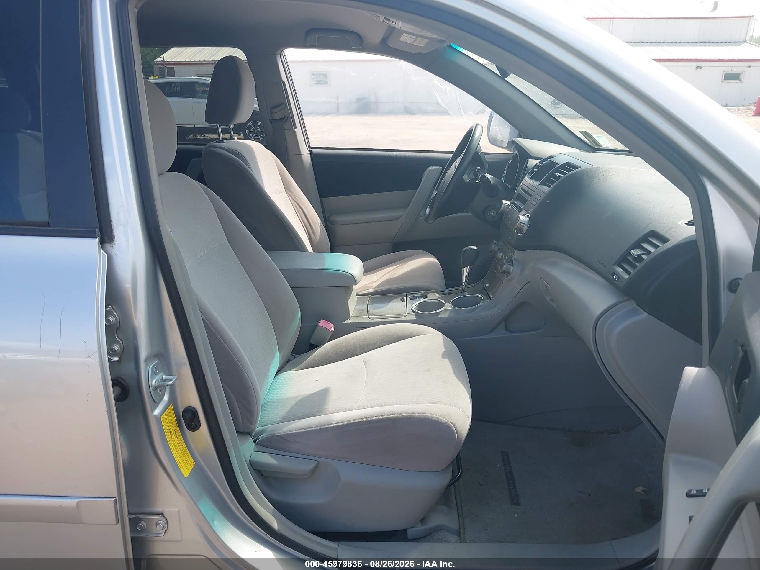 2008 Toyota Highlander   Silver vin: JTEDS41A782049055