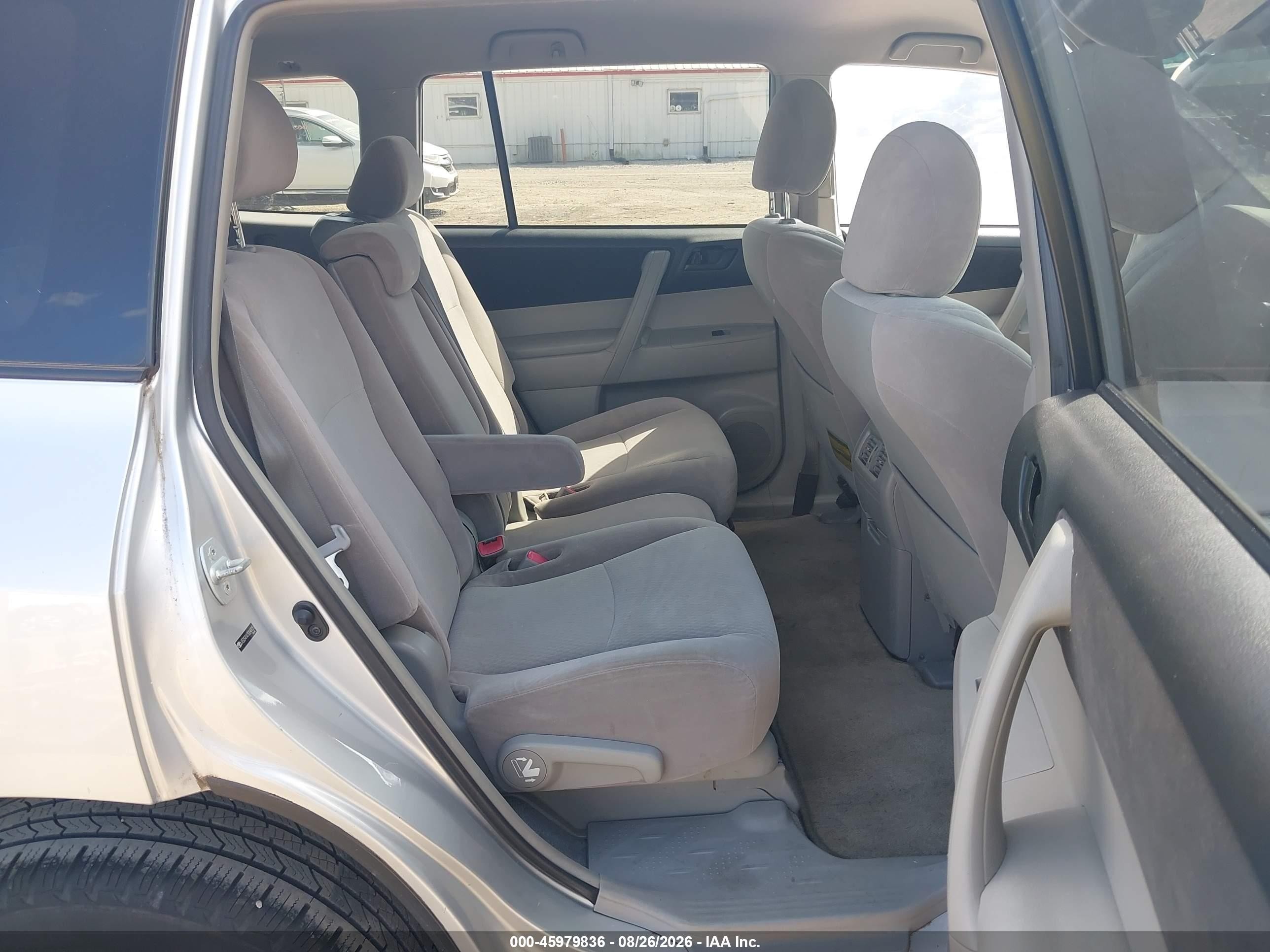 2008 Toyota Highlander   Silver vin: JTEDS41A782049055