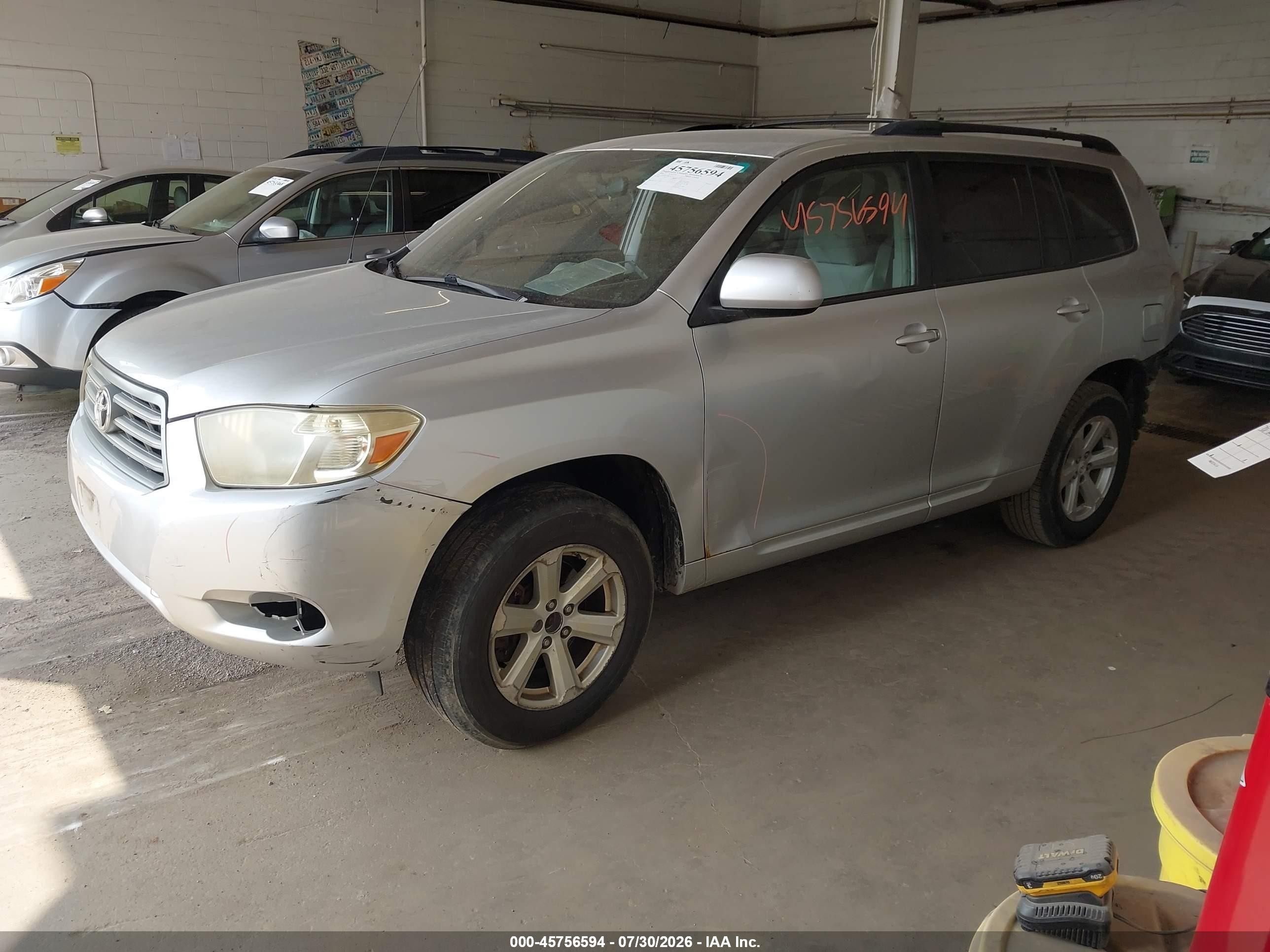 2008 Toyota Highlander   Silver vin: JTEDS41A882021779