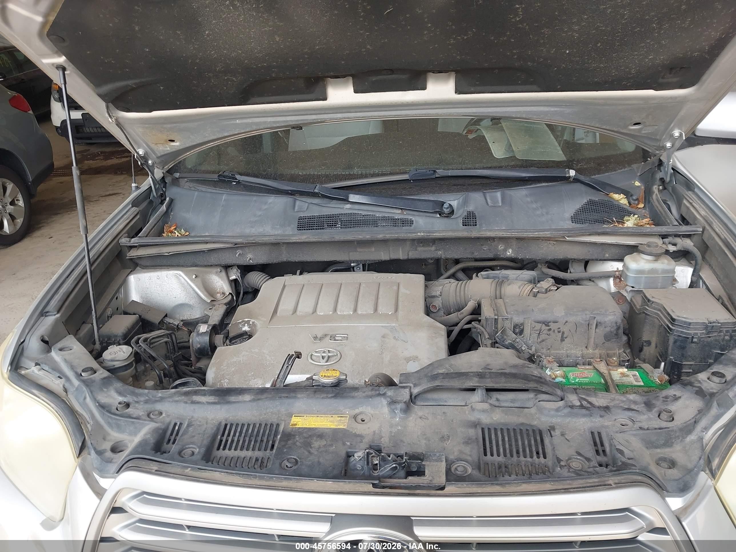 2008 Toyota Highlander   Silver vin: JTEDS41A882021779